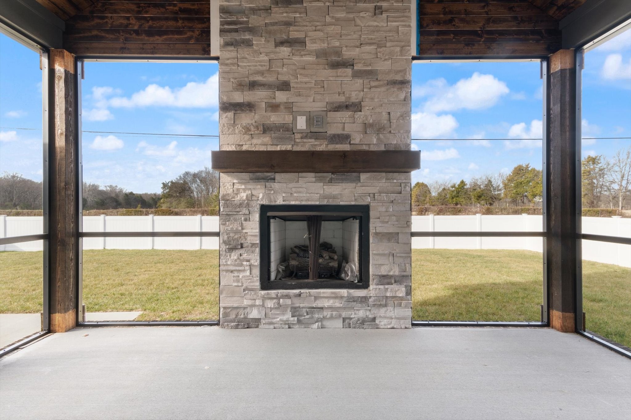 2704 Carousel Dr