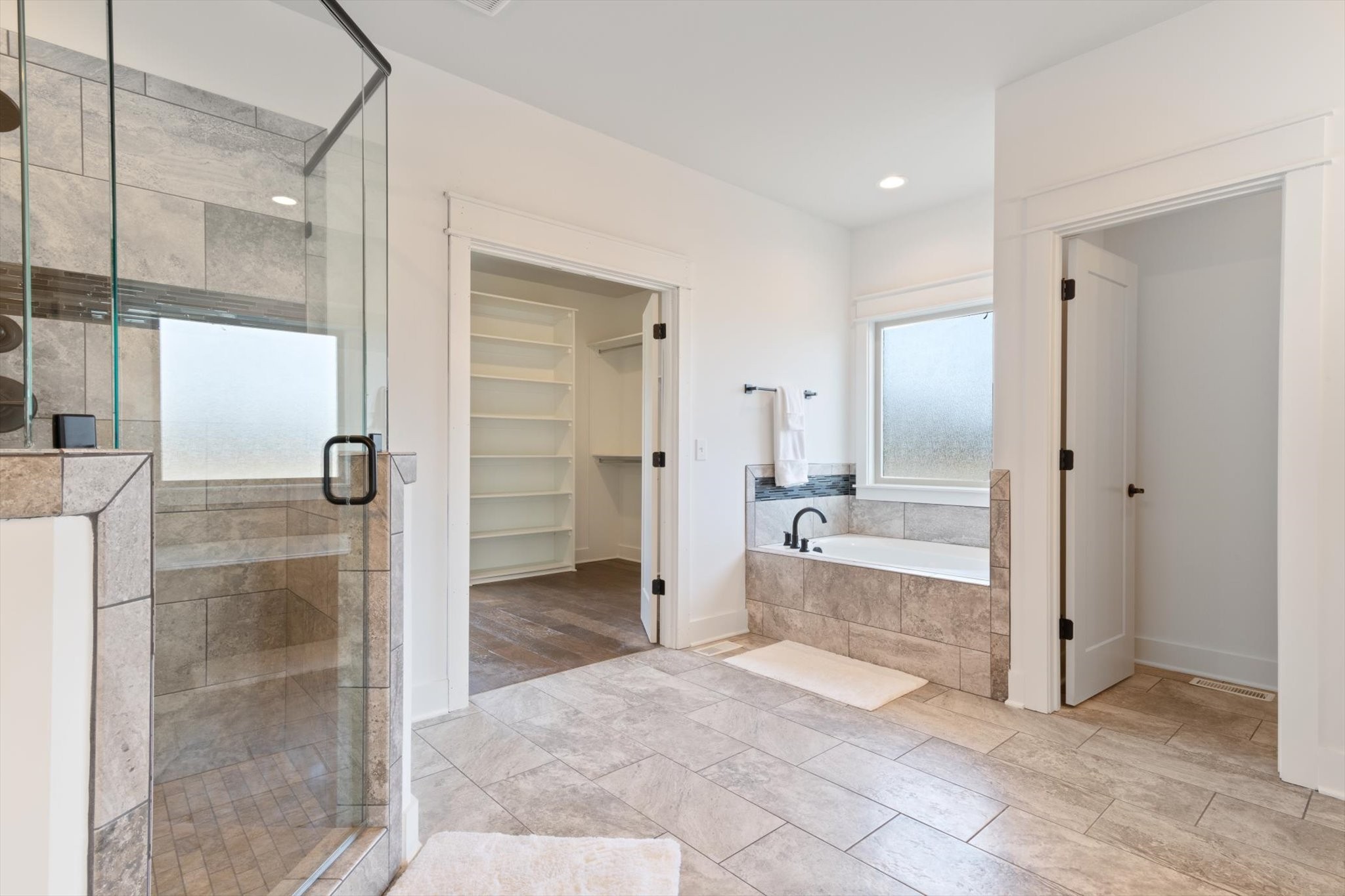 2704 Carousel Dr