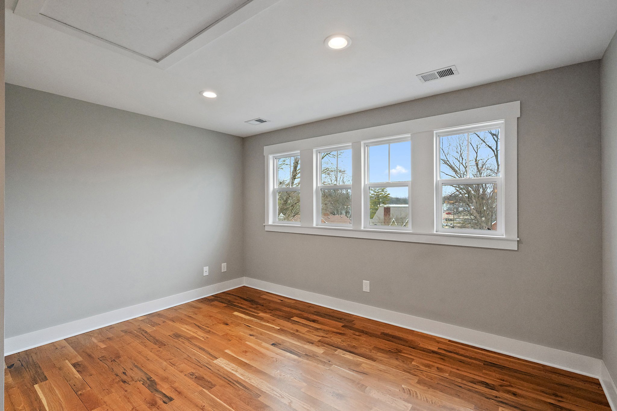 1036A Iverson Ave