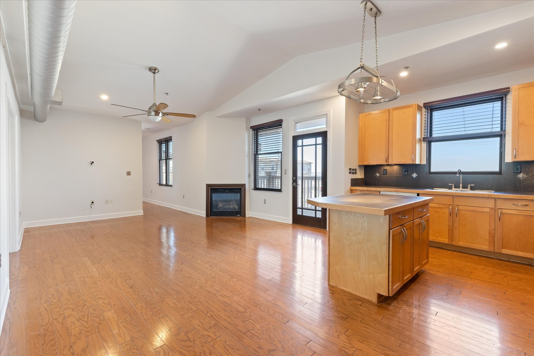 800 Woodland St Unit: 305