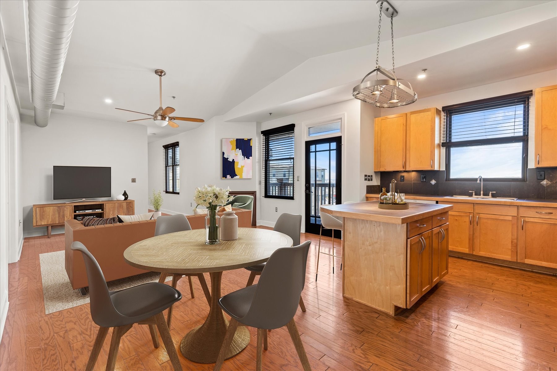800 Woodland St Unit: 305