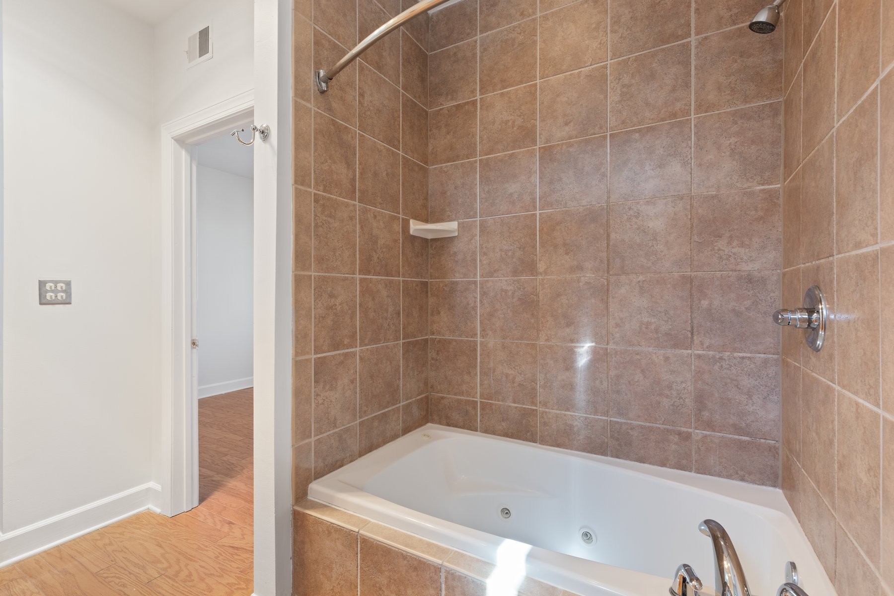 800 Woodland St Unit: 305