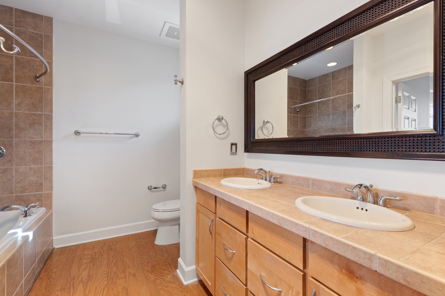 800 Woodland St Unit: 305