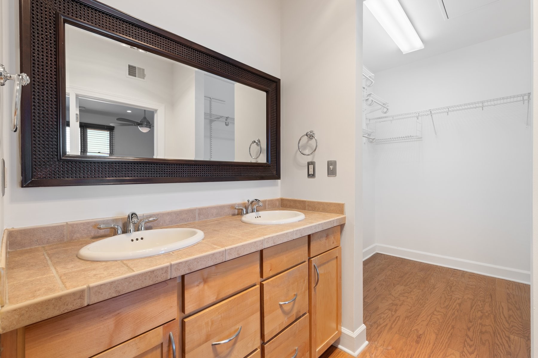 800 Woodland St Unit: 305