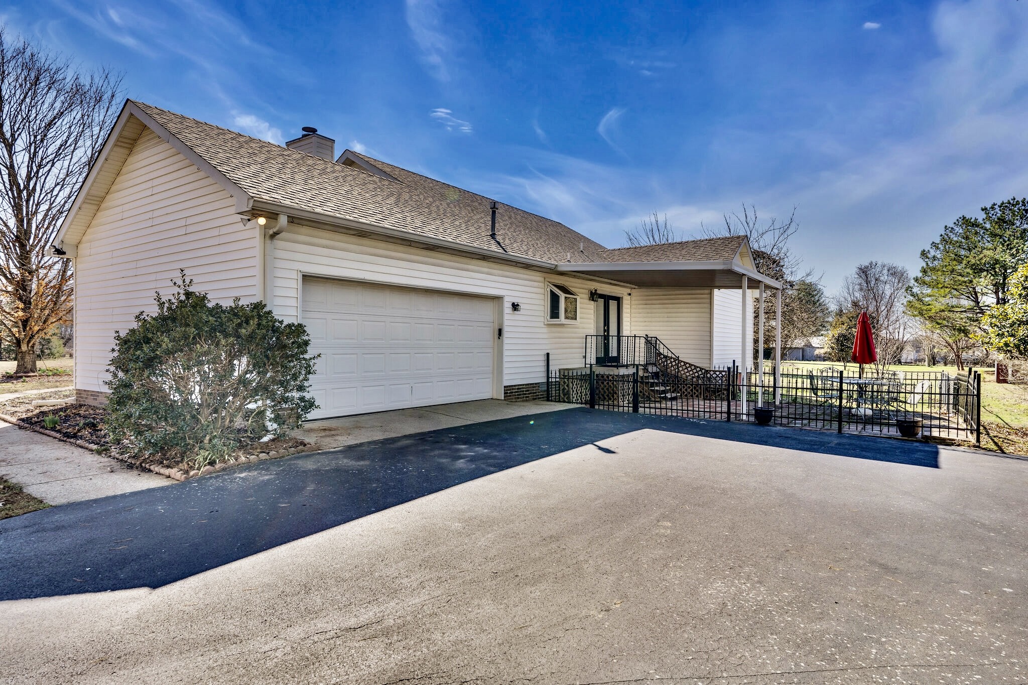 10225 Roanoke Dr