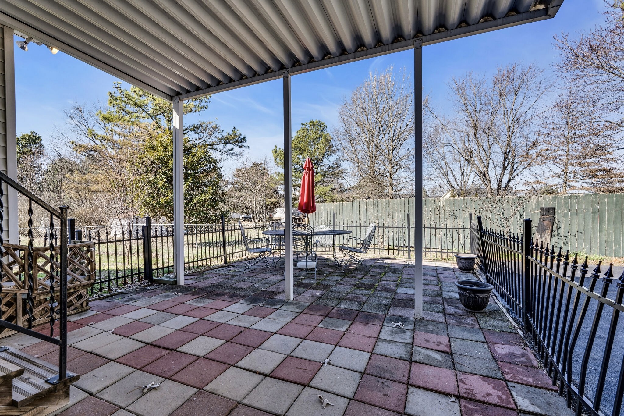 10225 Roanoke Dr