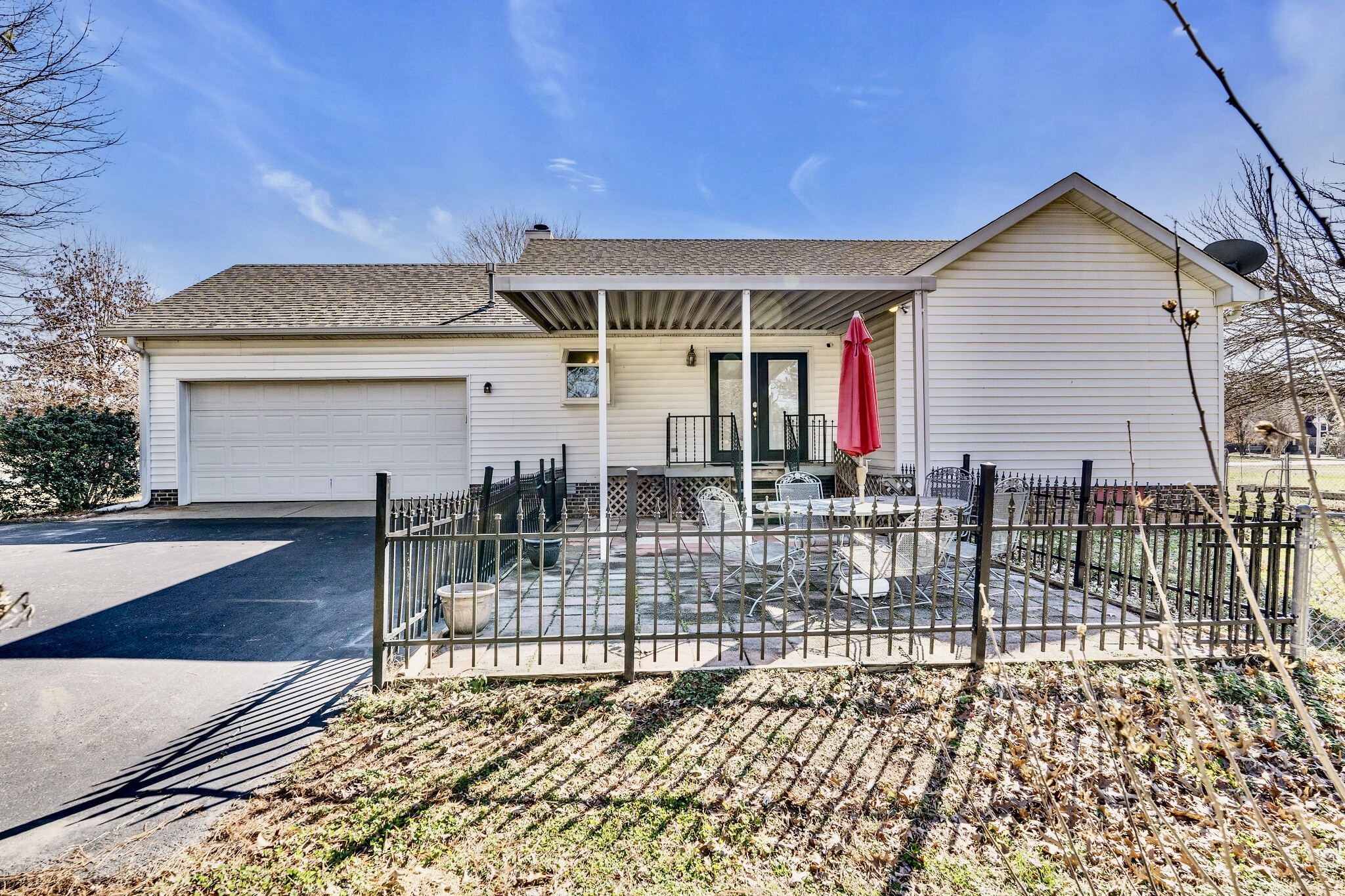 10225 Roanoke Dr