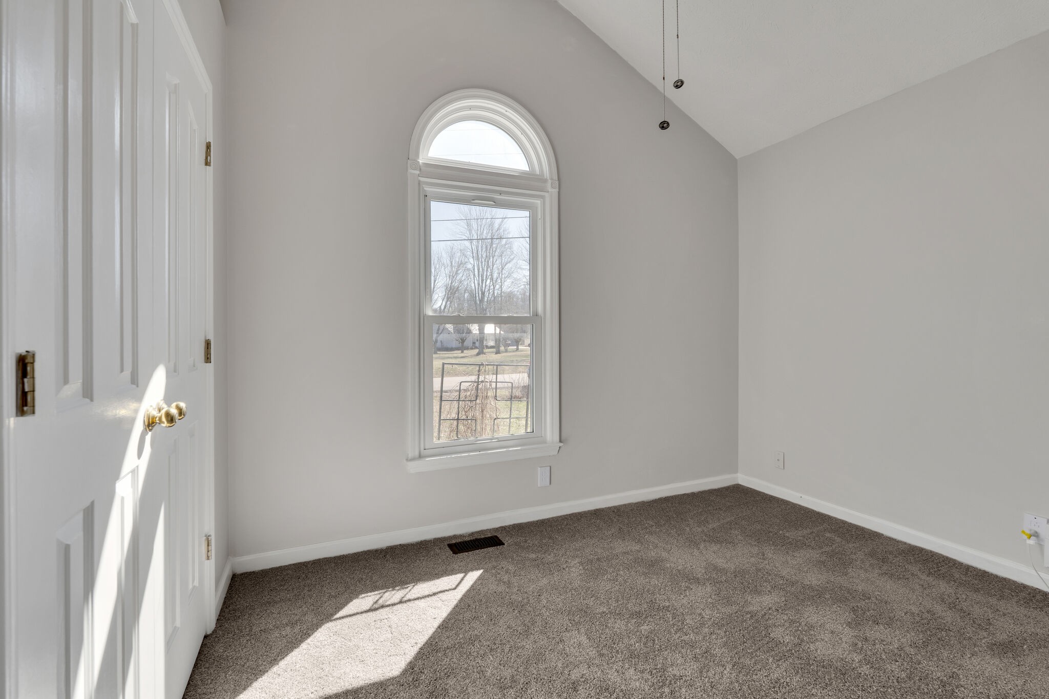 10225 Roanoke Dr