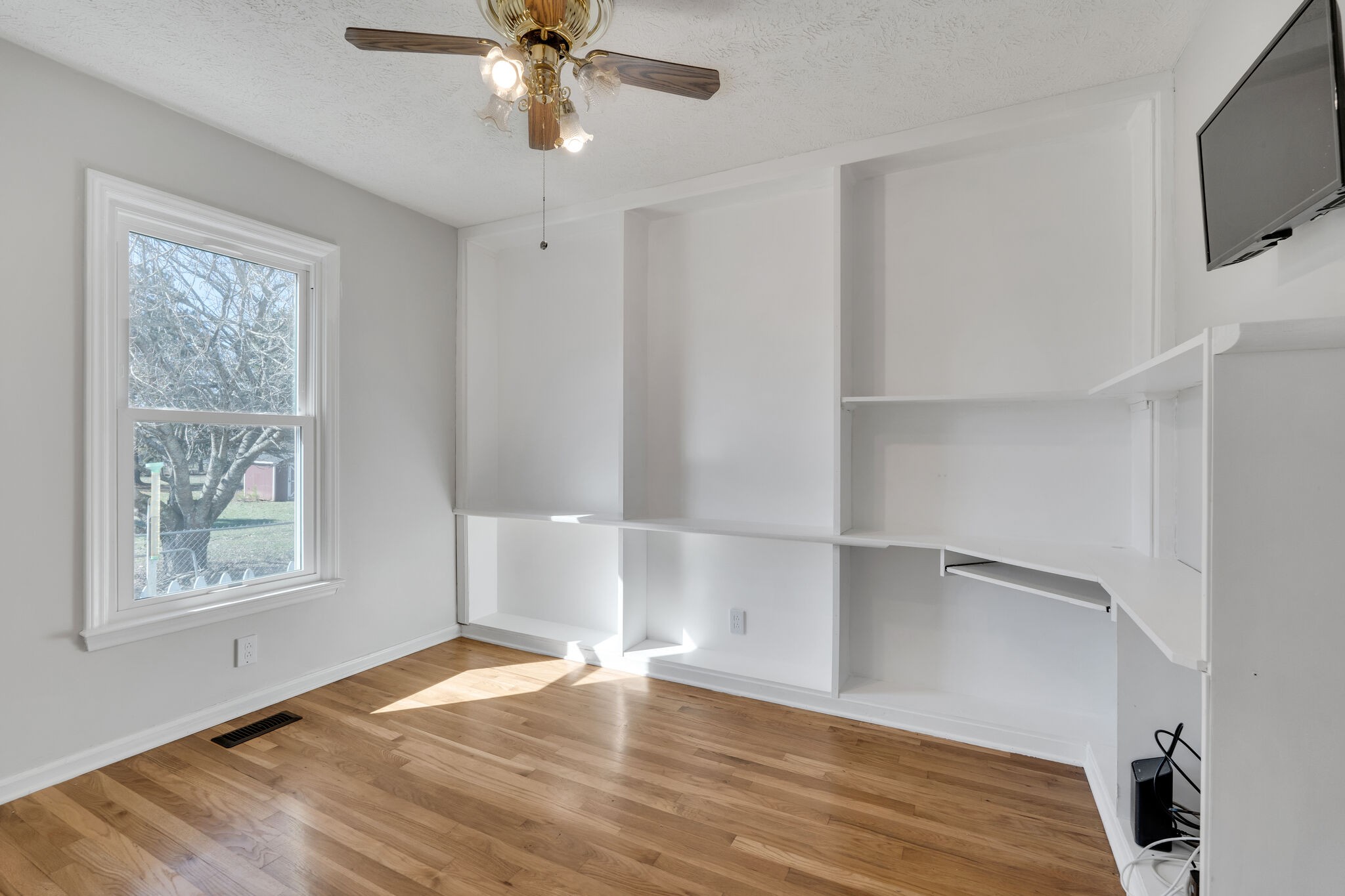 10225 Roanoke Dr
