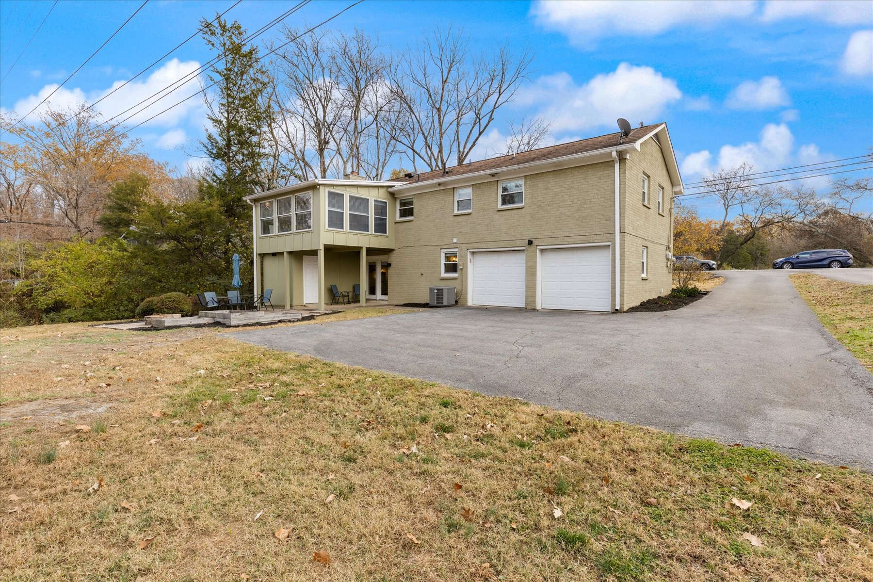 999 Windrowe Dr