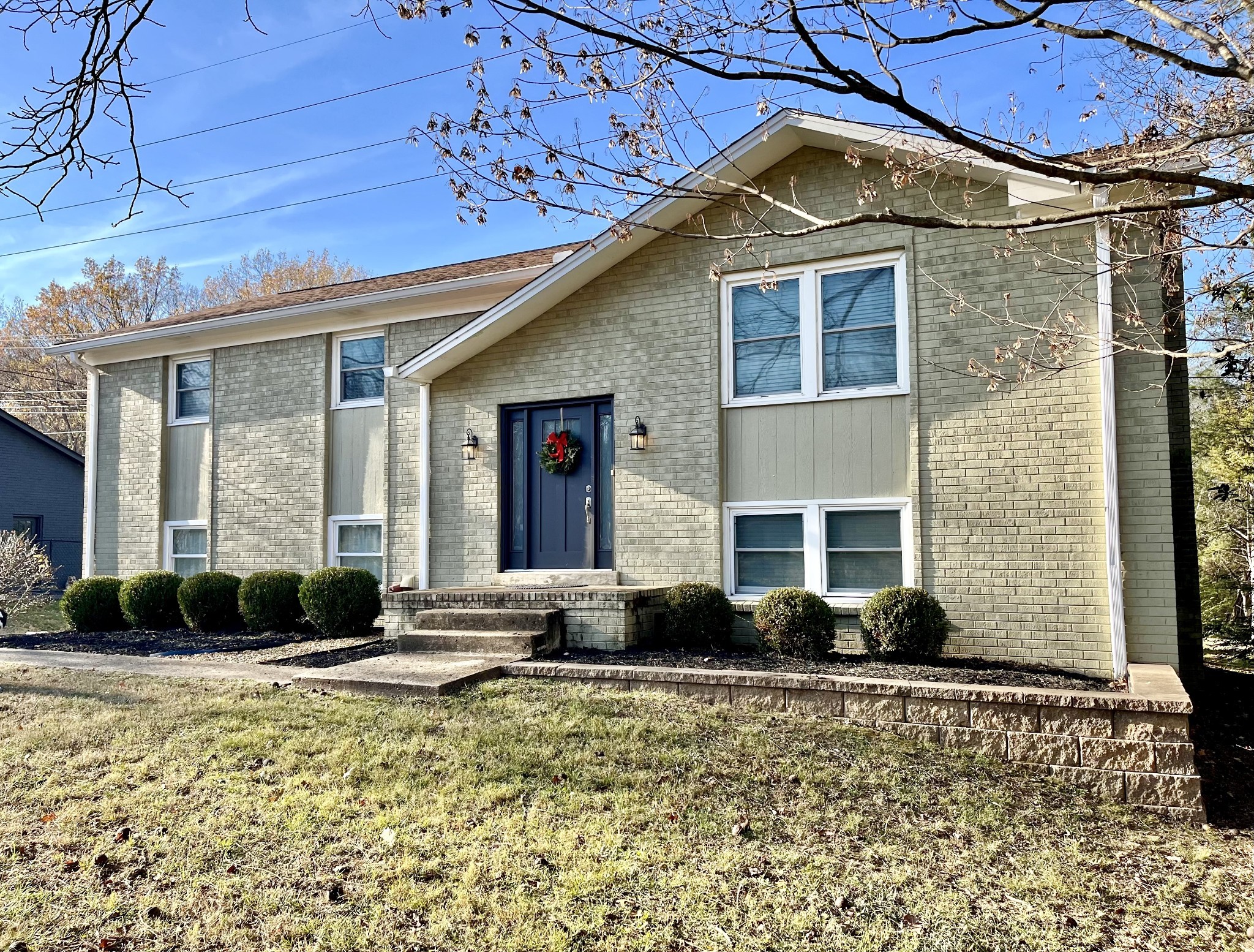 999 Windrowe Dr