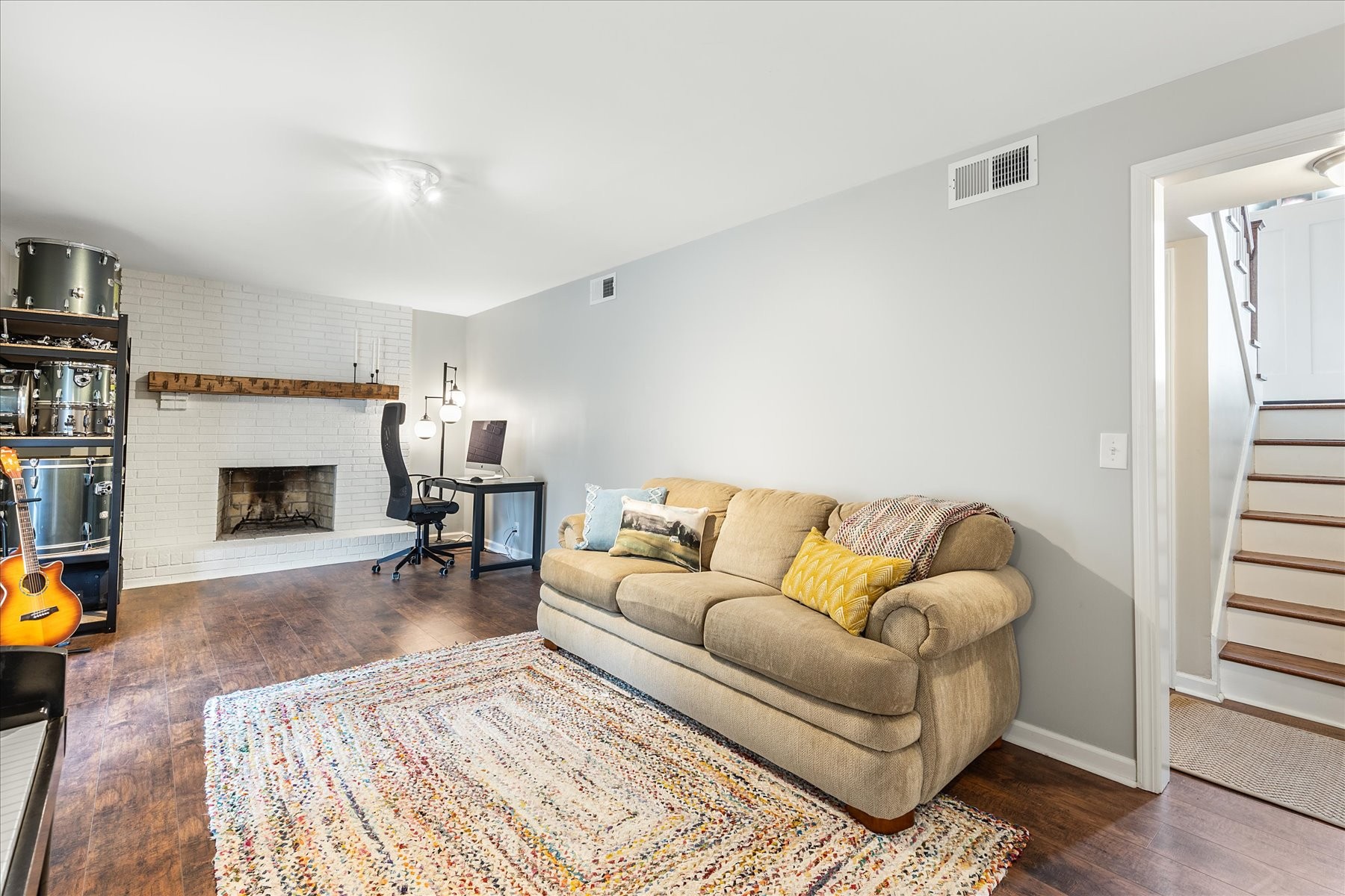 999 Windrowe Dr