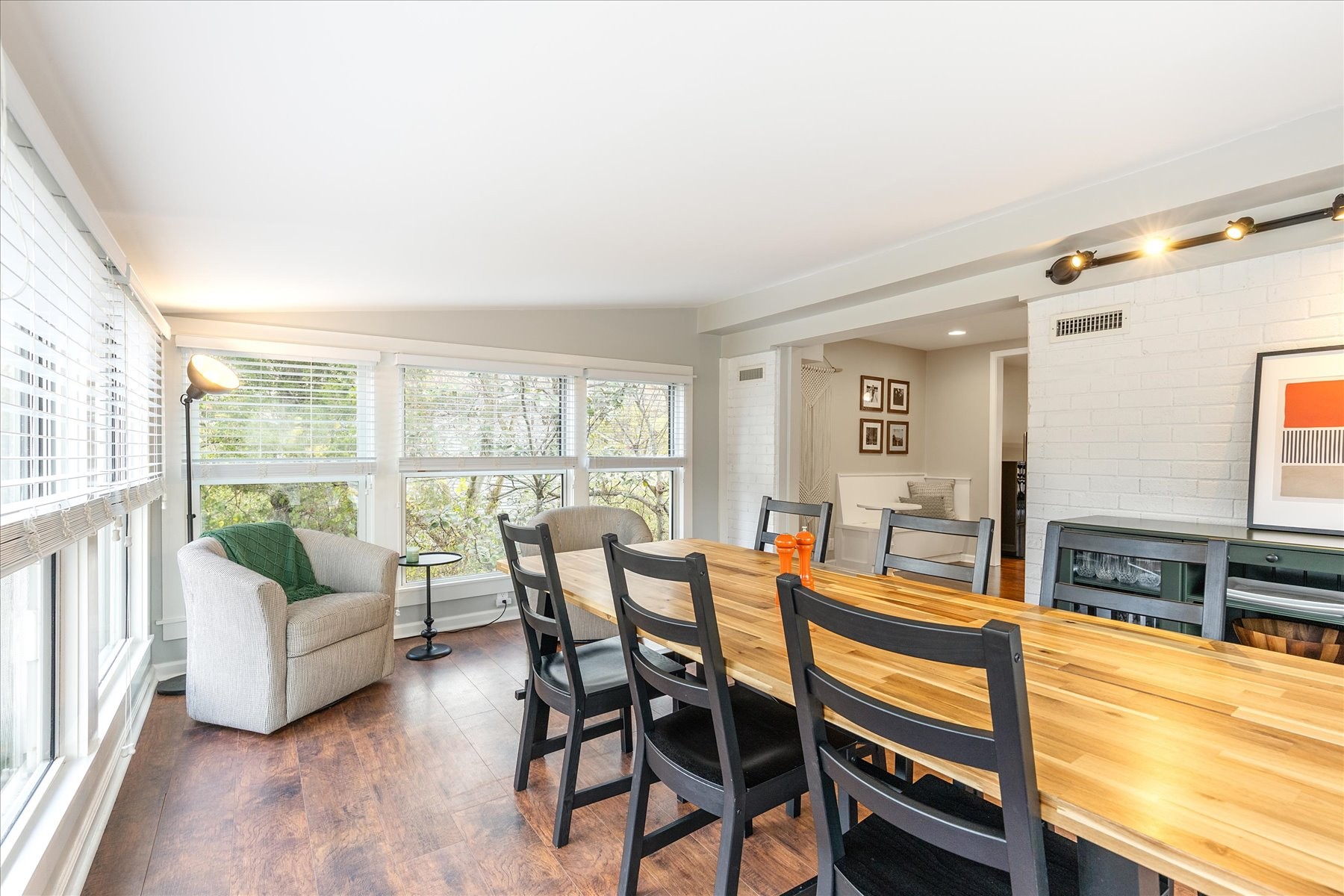 999 Windrowe Dr