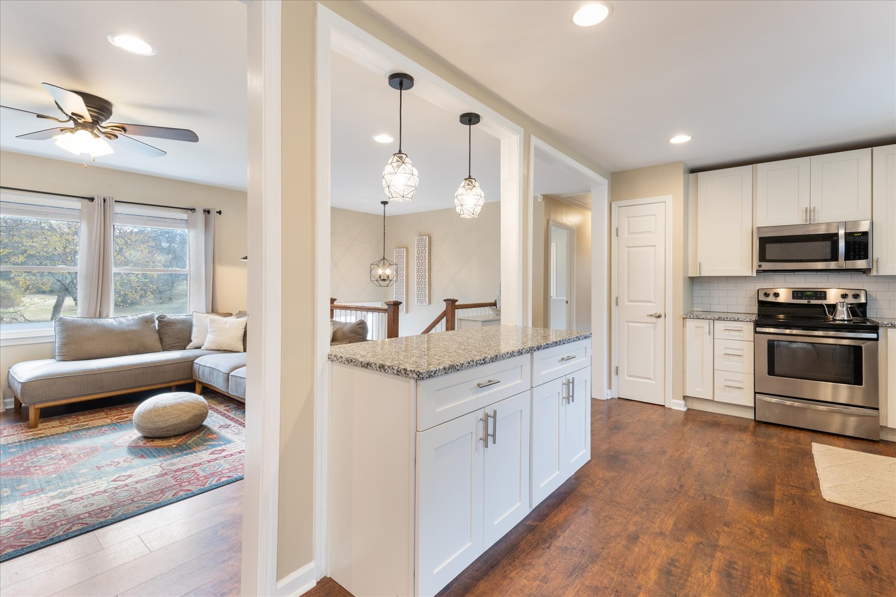 999 Windrowe Dr
