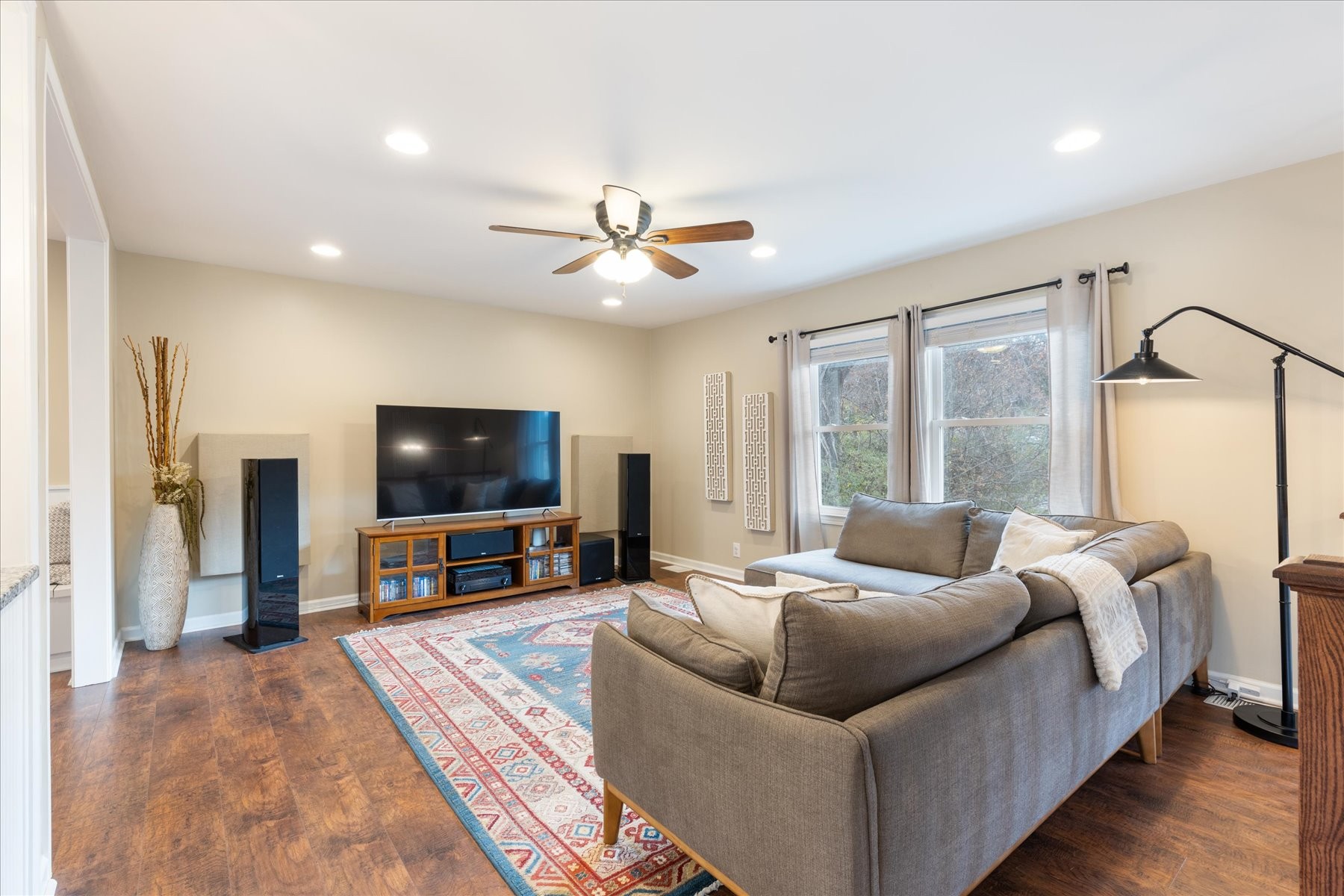 999 Windrowe Dr