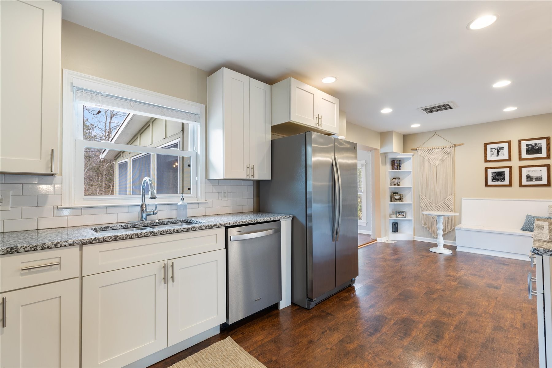 999 Windrowe Dr