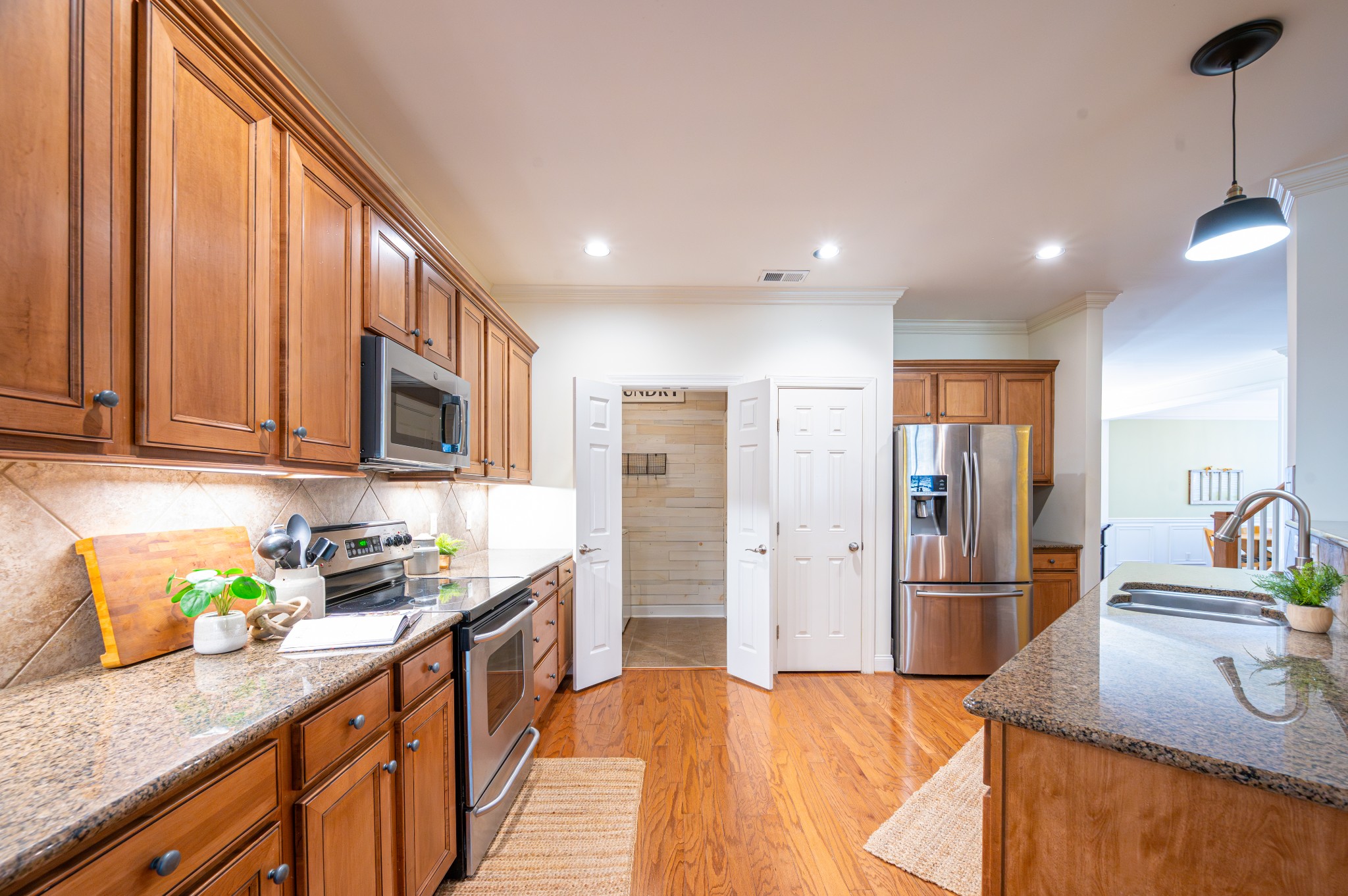 1020 Dunrobin Dr