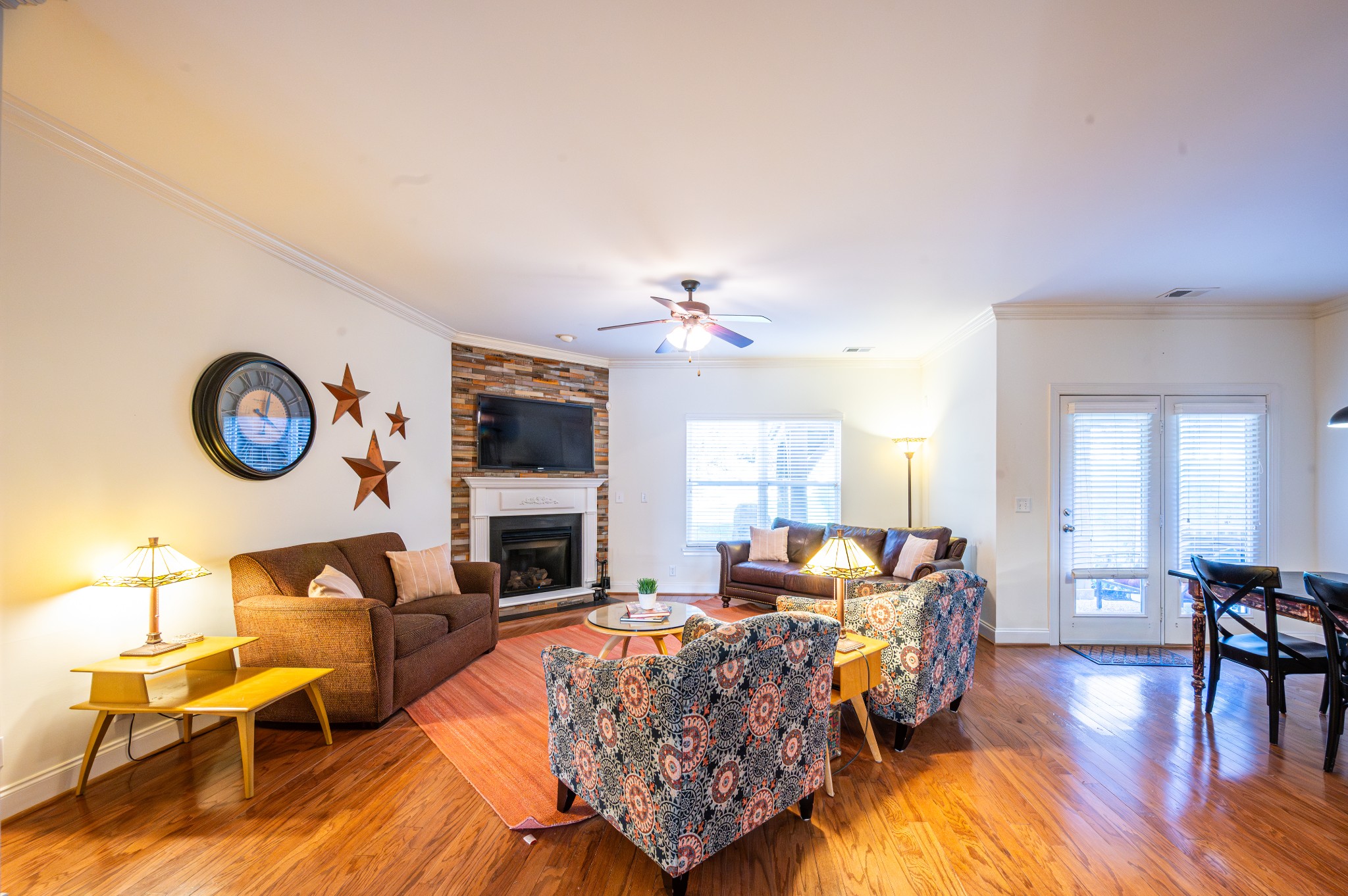 1020 Dunrobin Dr