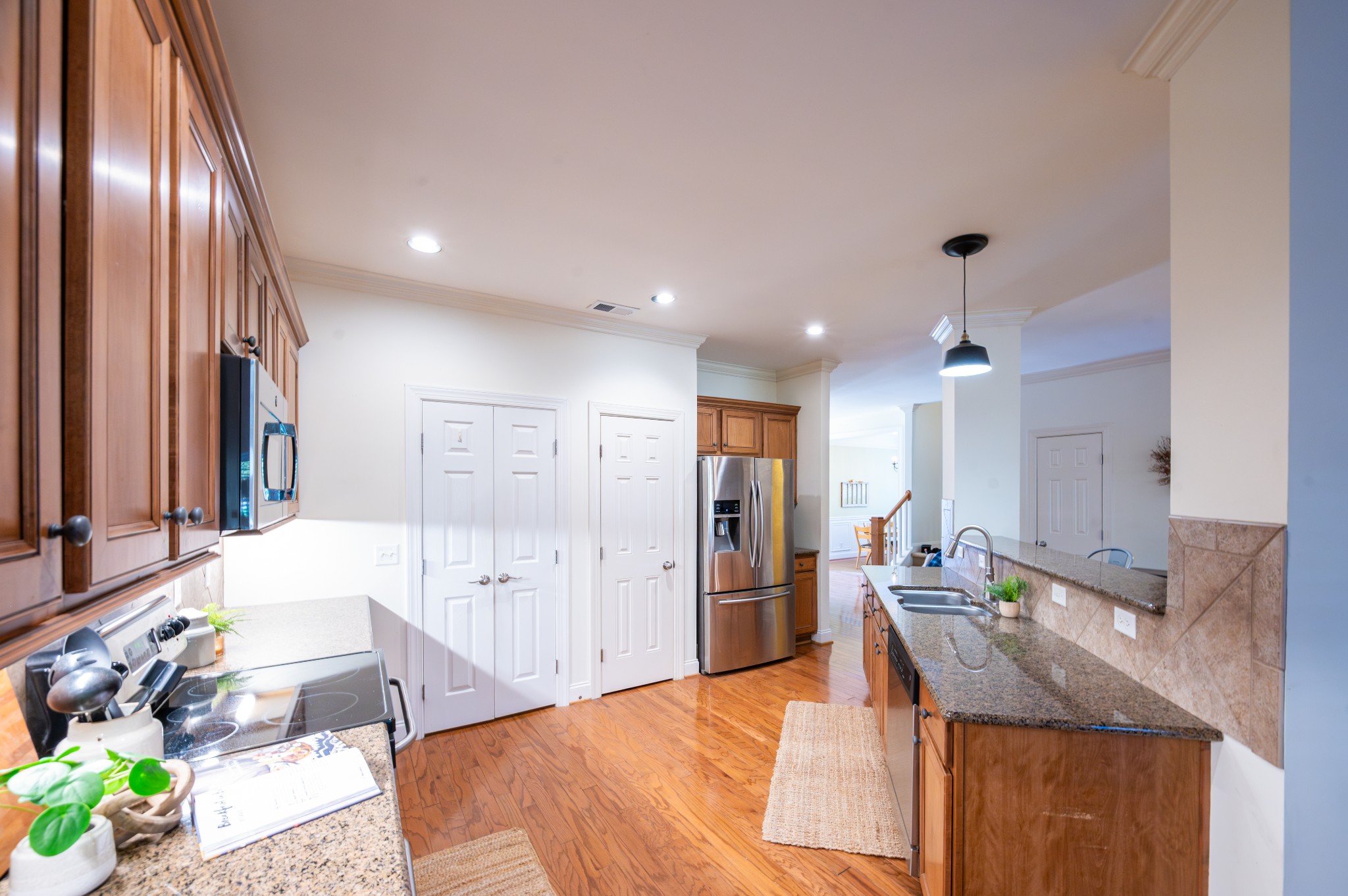 1020 Dunrobin Dr