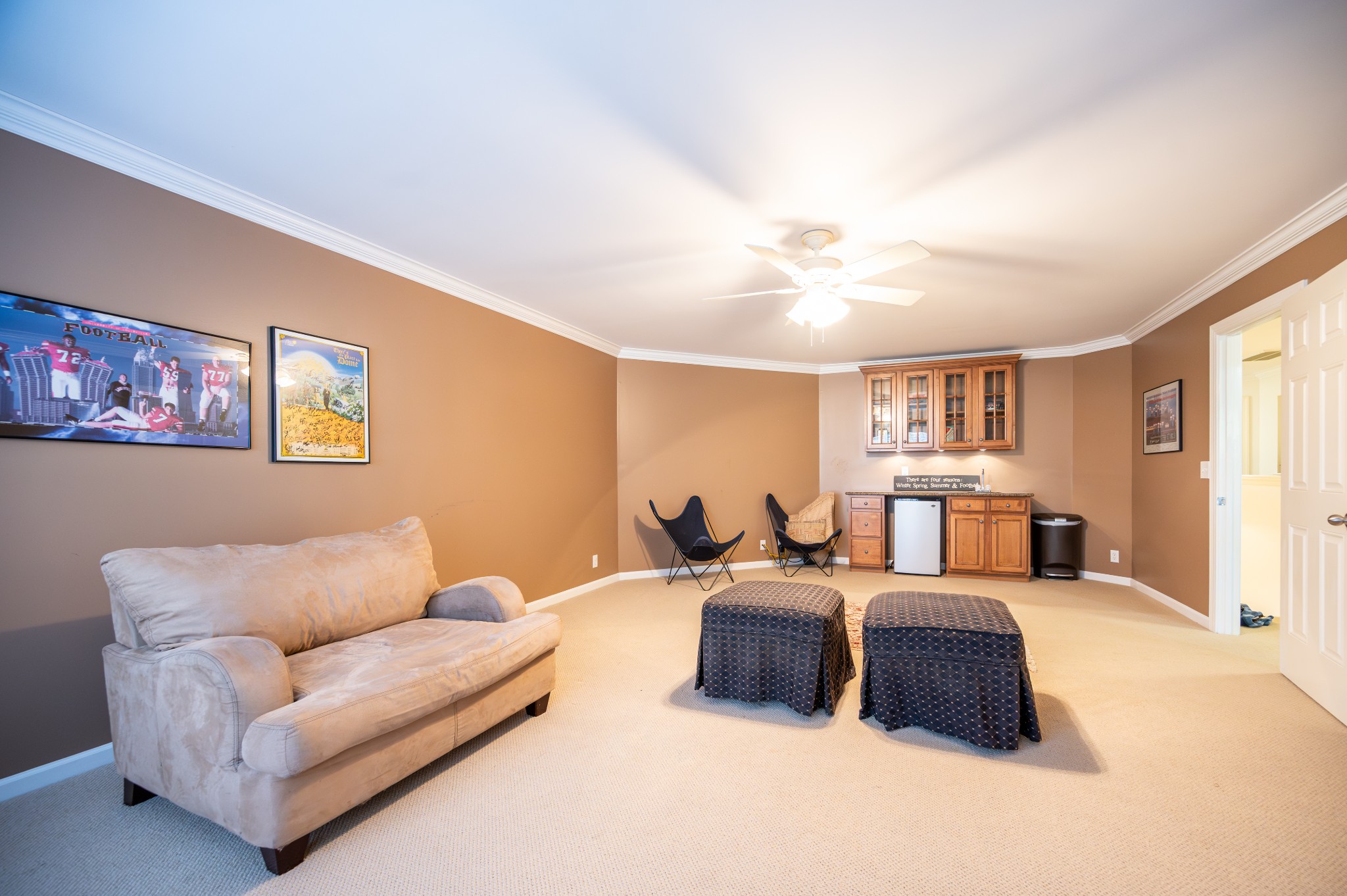 1020 Dunrobin Dr