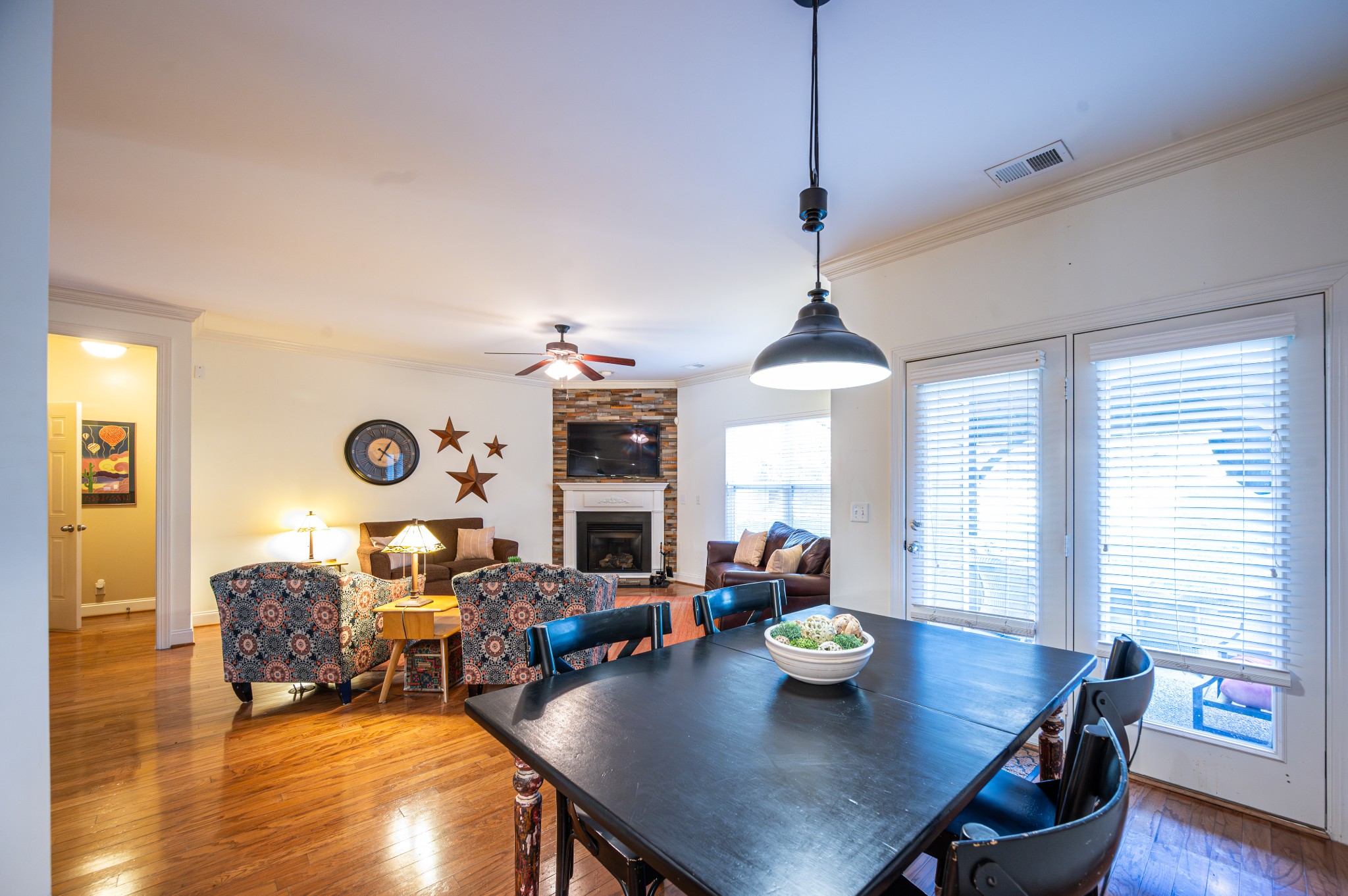 1020 Dunrobin Dr