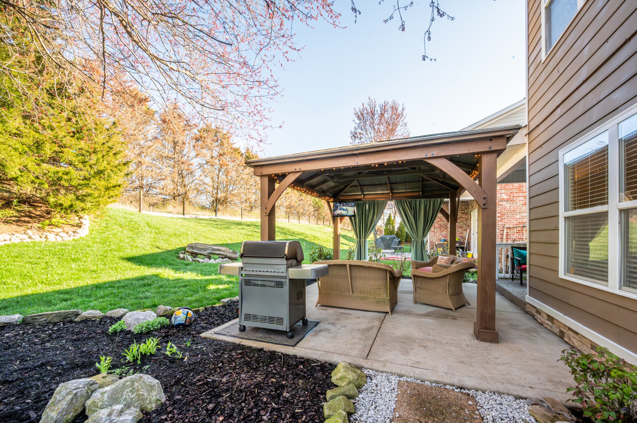 1020 Dunrobin Dr