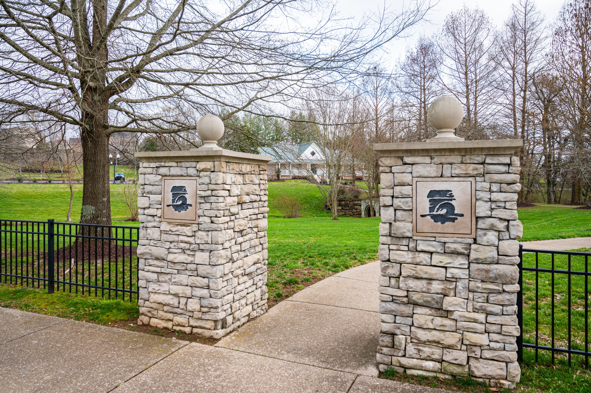 1020 Dunrobin Dr