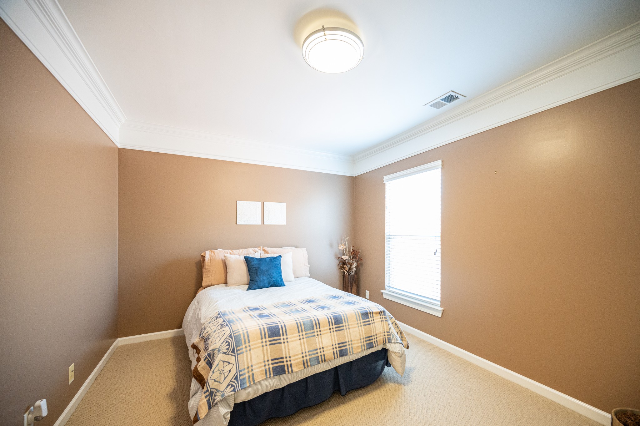 1020 Dunrobin Dr