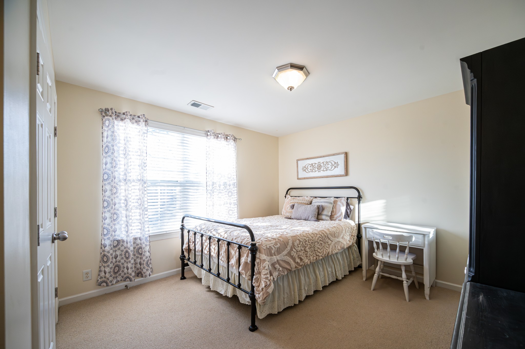 1020 Dunrobin Dr