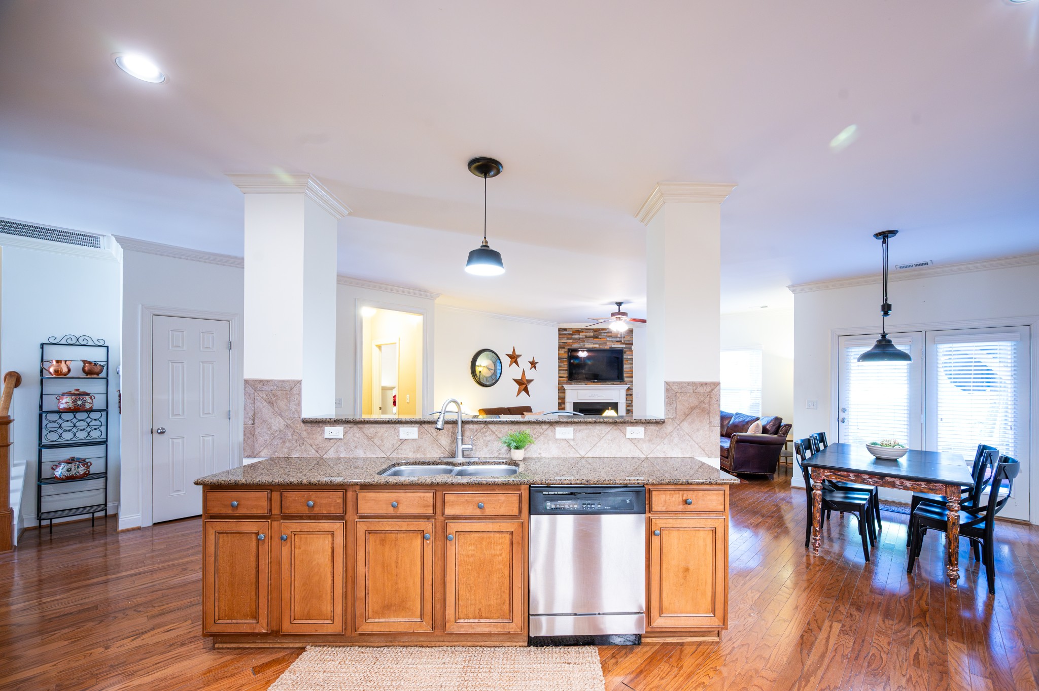 1020 Dunrobin Dr
