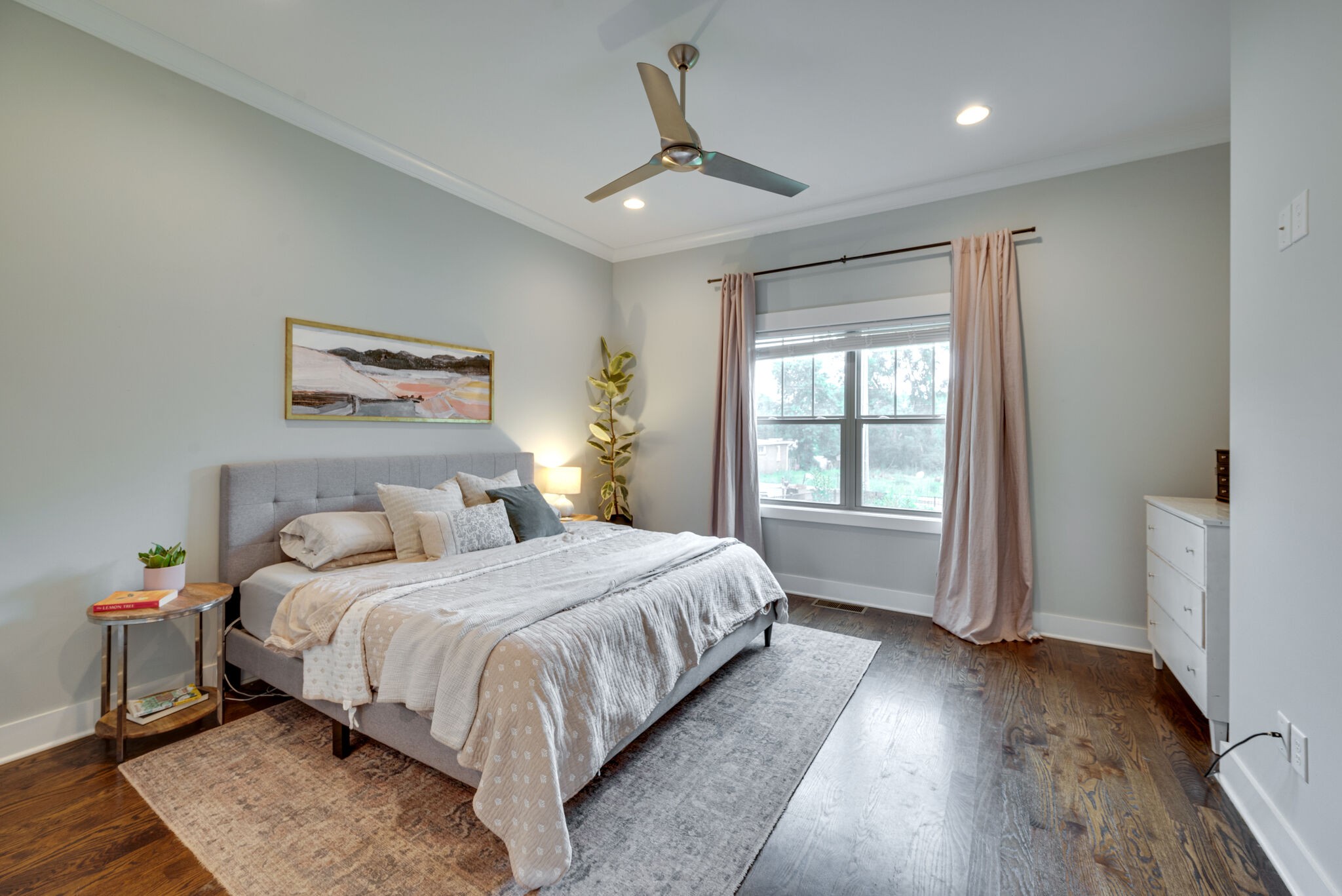 306A Queen Ave