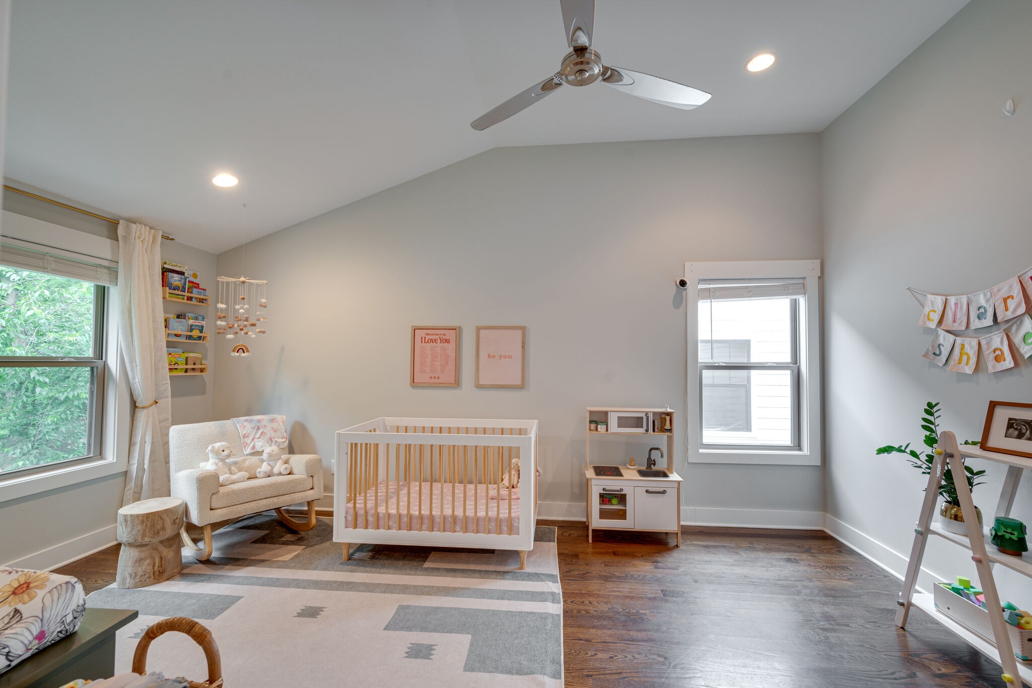 306A Queen Ave