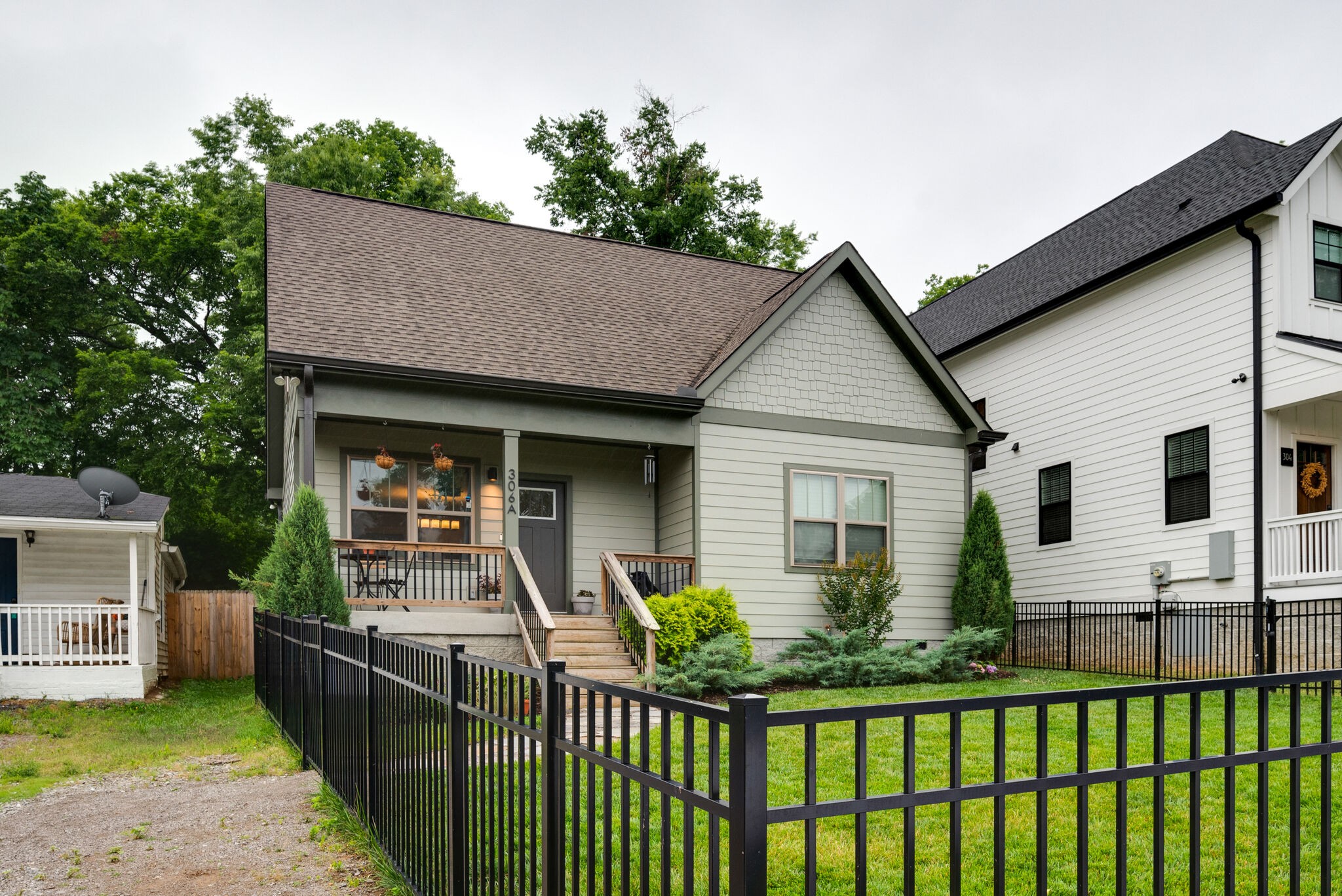 306A Queen Ave