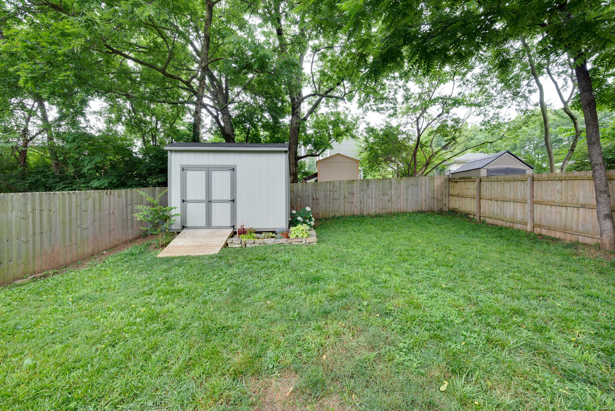 306A Queen Ave