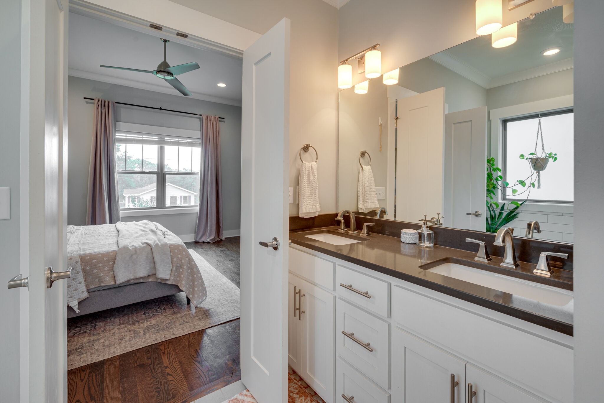 306A Queen Ave