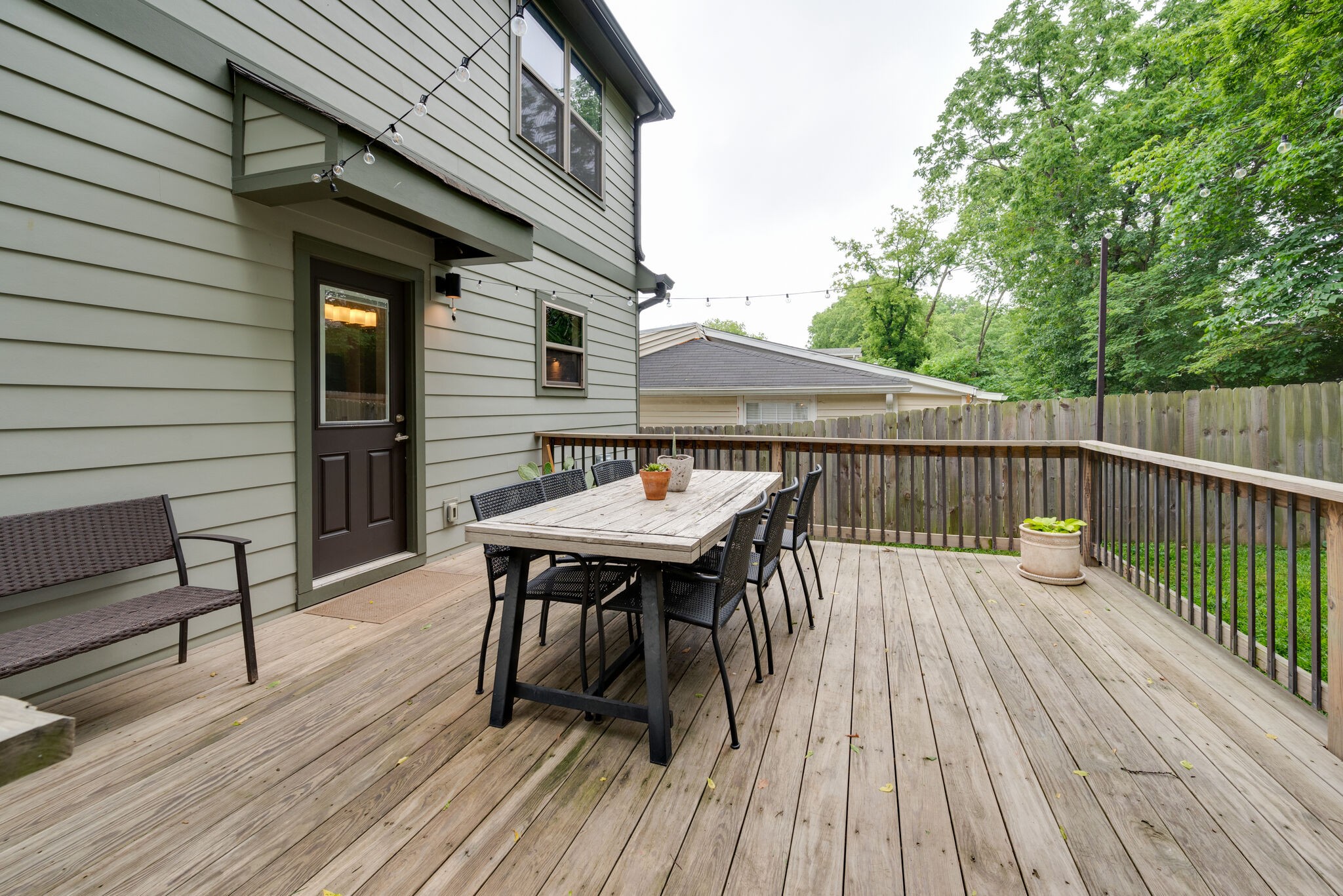 306A Queen Ave