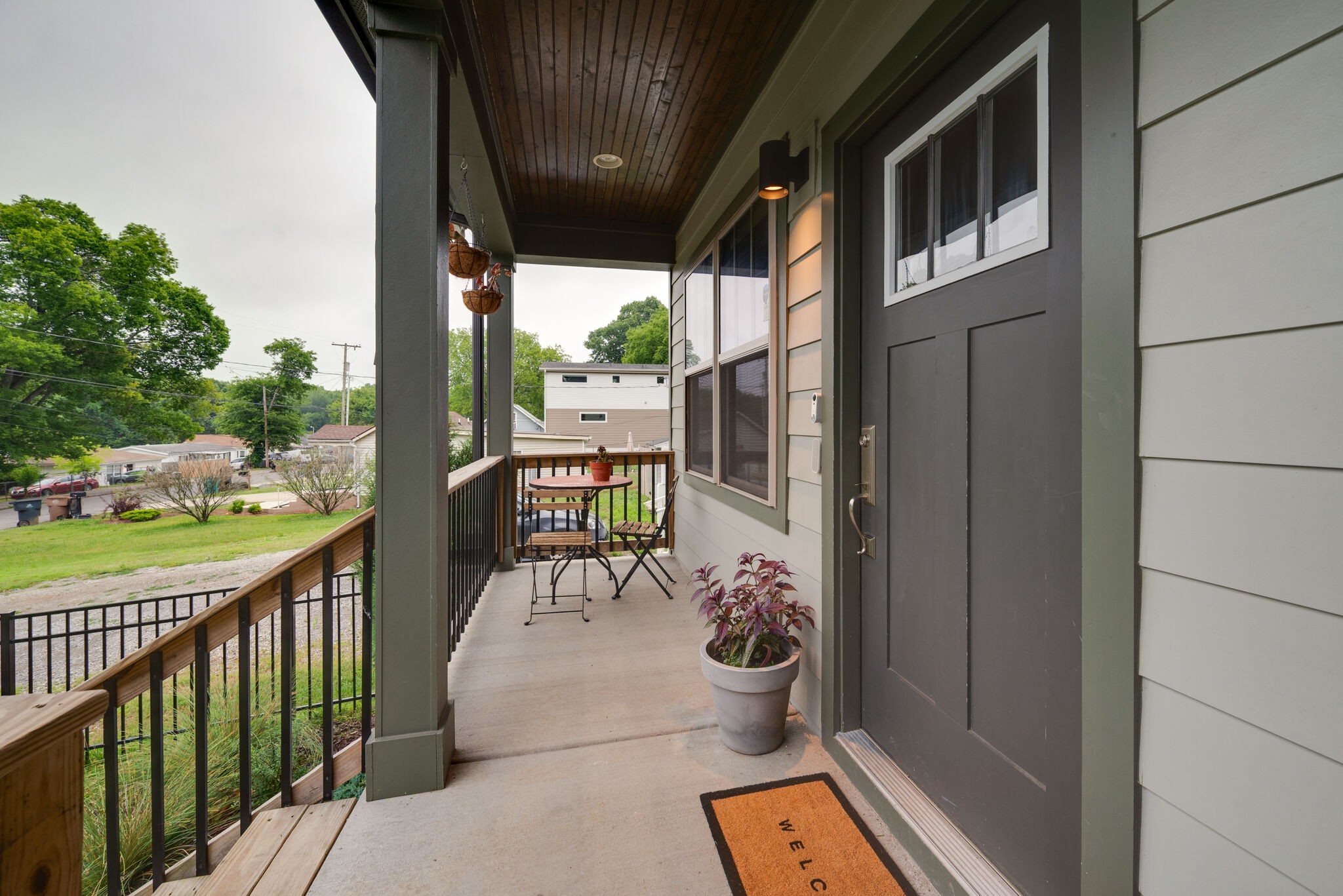 306A Queen Ave