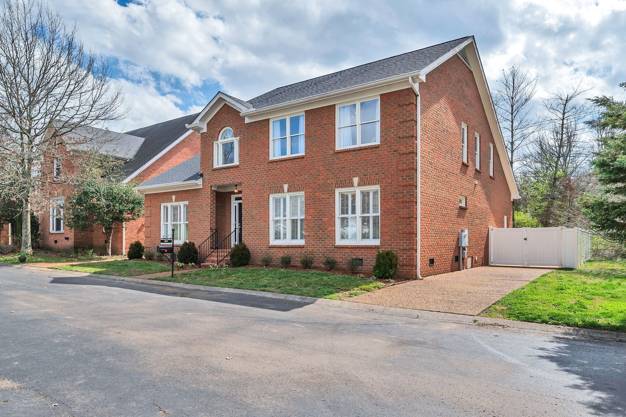 807 Huntington Cir