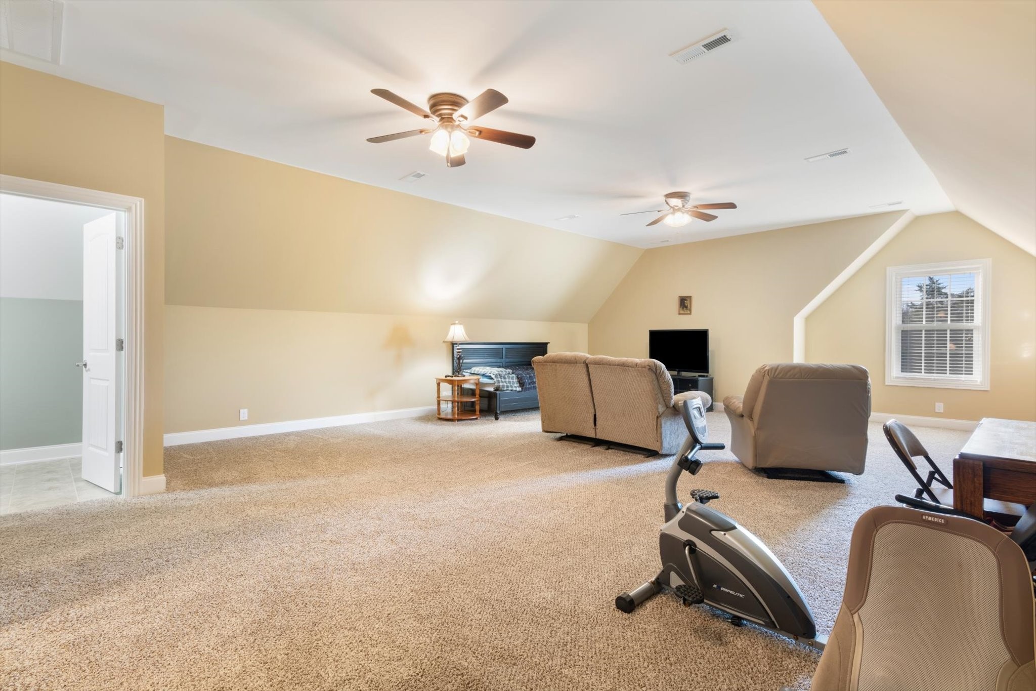 1402 Rhonda Dr