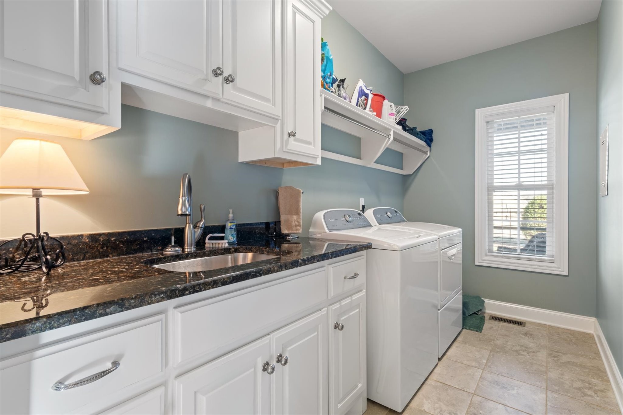 1402 Rhonda Dr