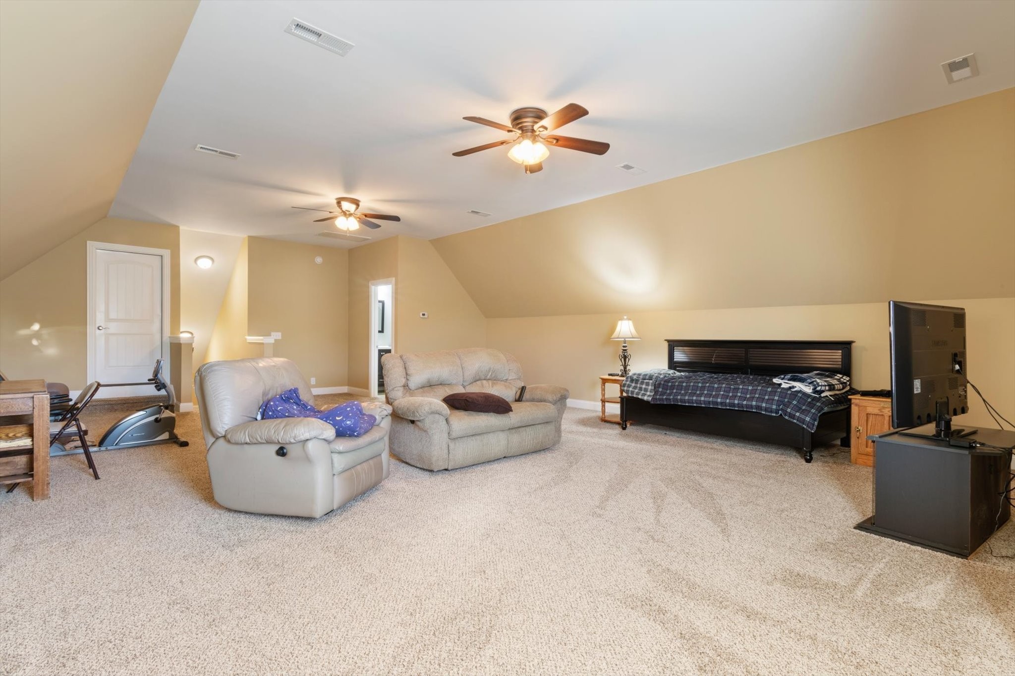 1402 Rhonda Dr