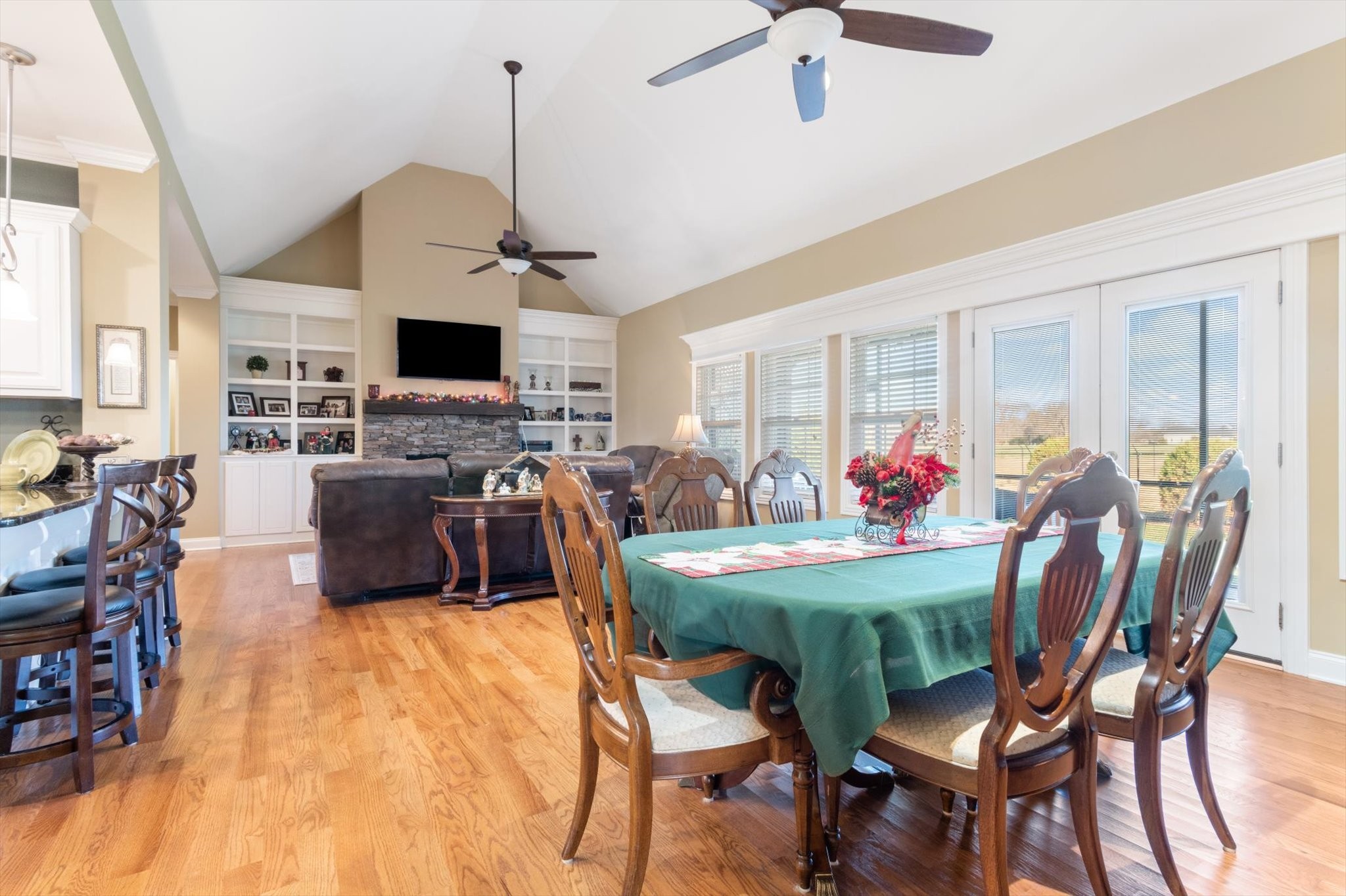 1402 Rhonda Dr