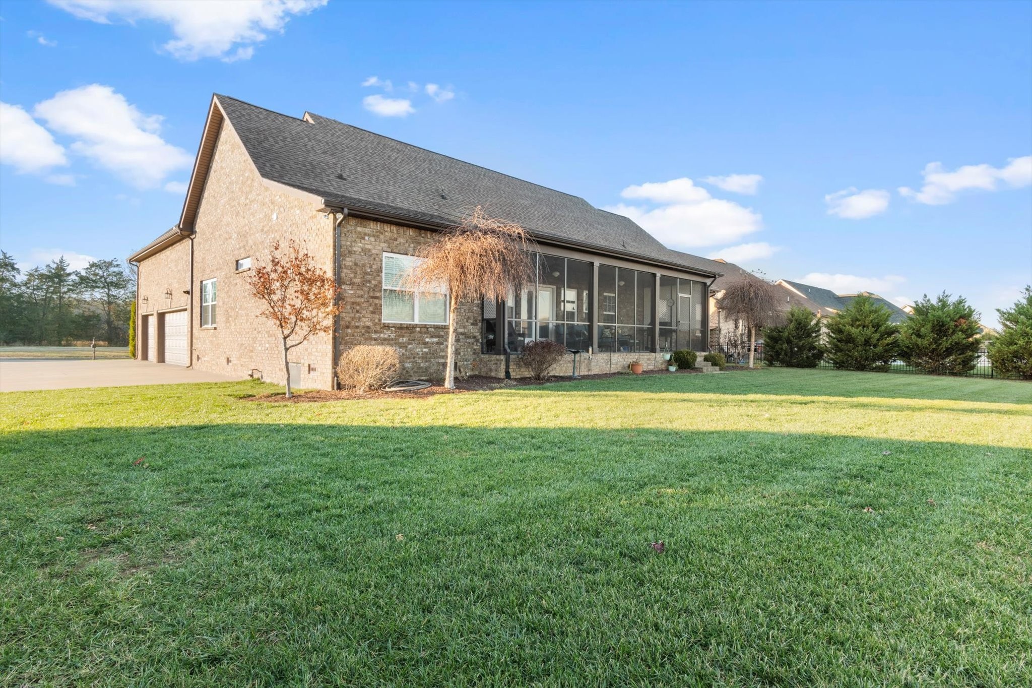 1402 Rhonda Dr