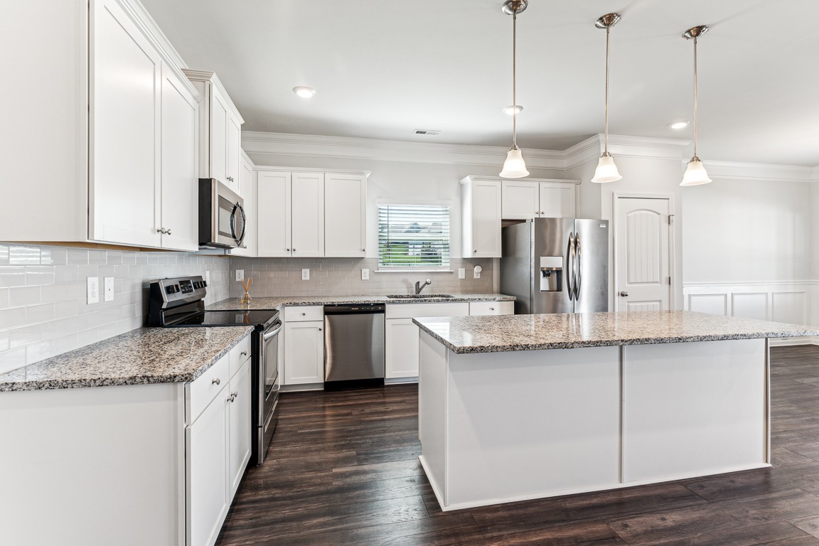2803 Mia Lane
