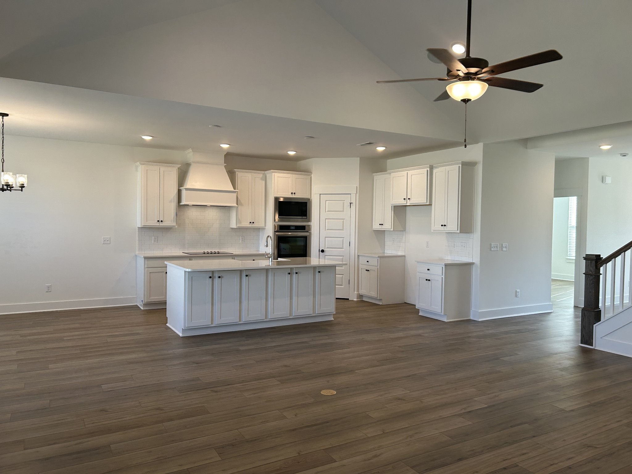 2932 Woodcrest Dr