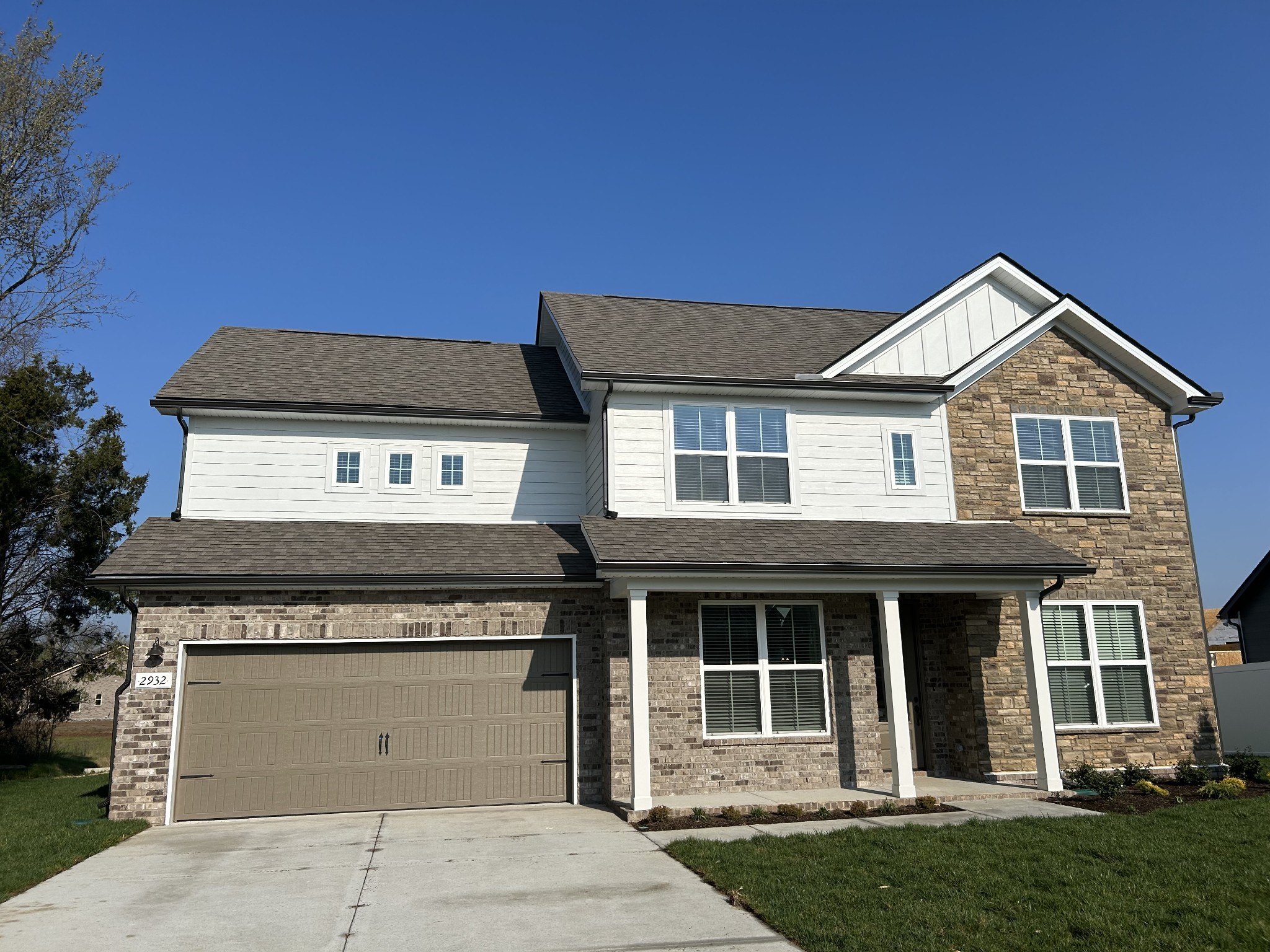 2932 Woodcrest Dr