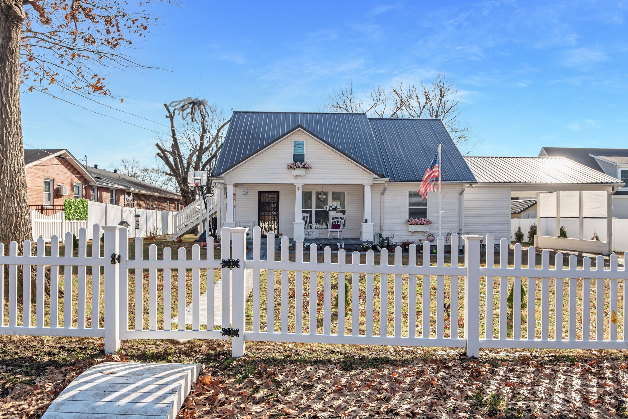 102 Elm St, W