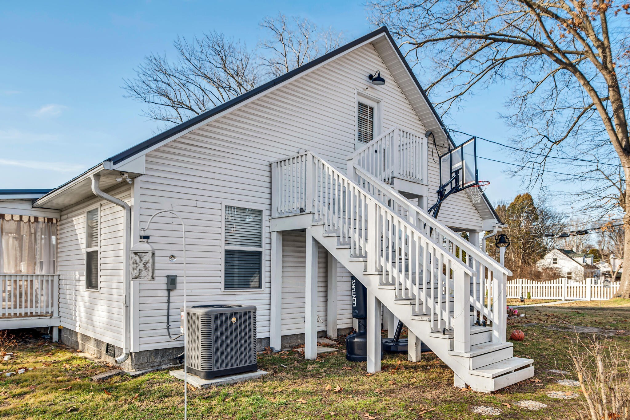 102 Elm St, W