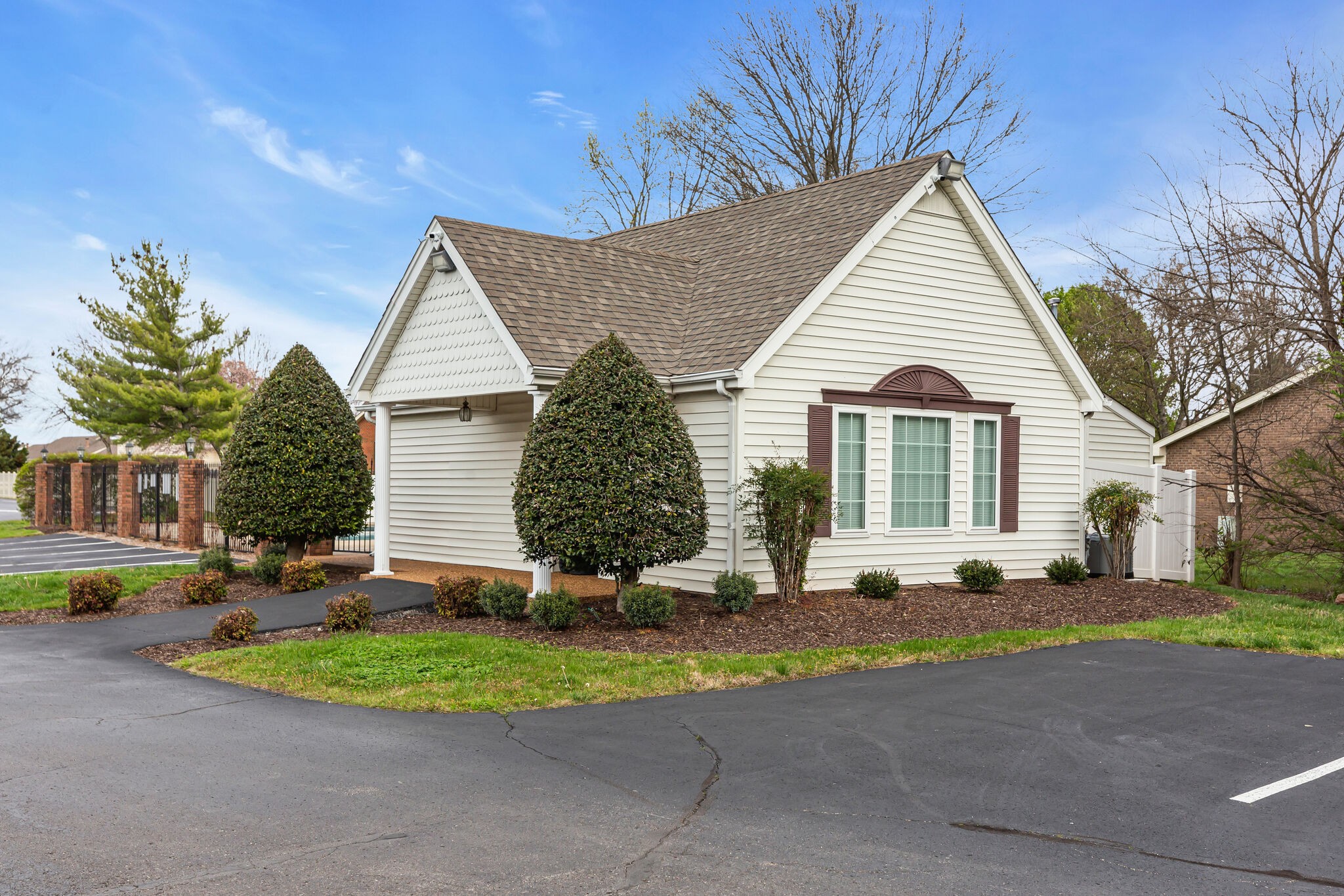 789 E Northfield Blvd