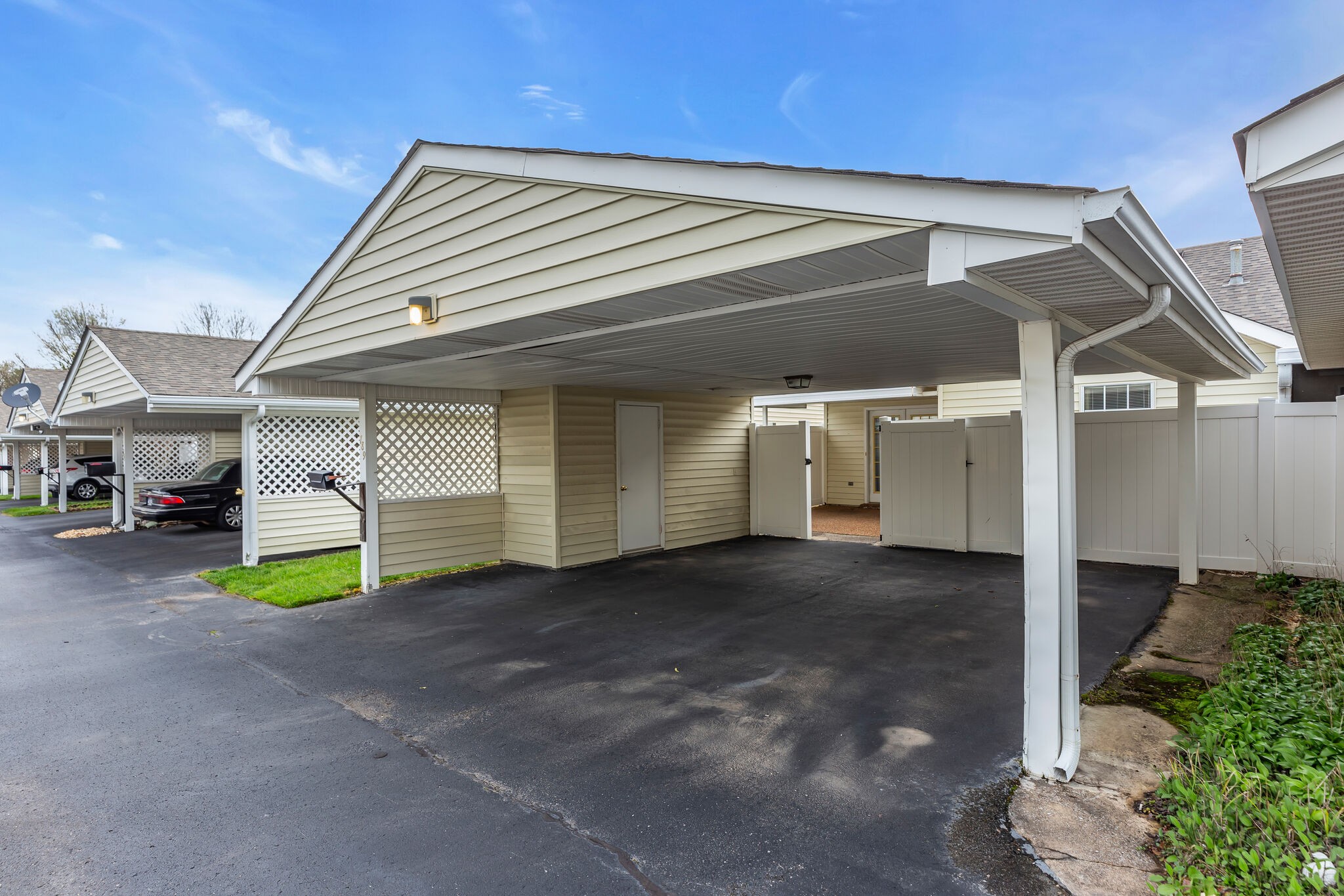 789 E Northfield Blvd